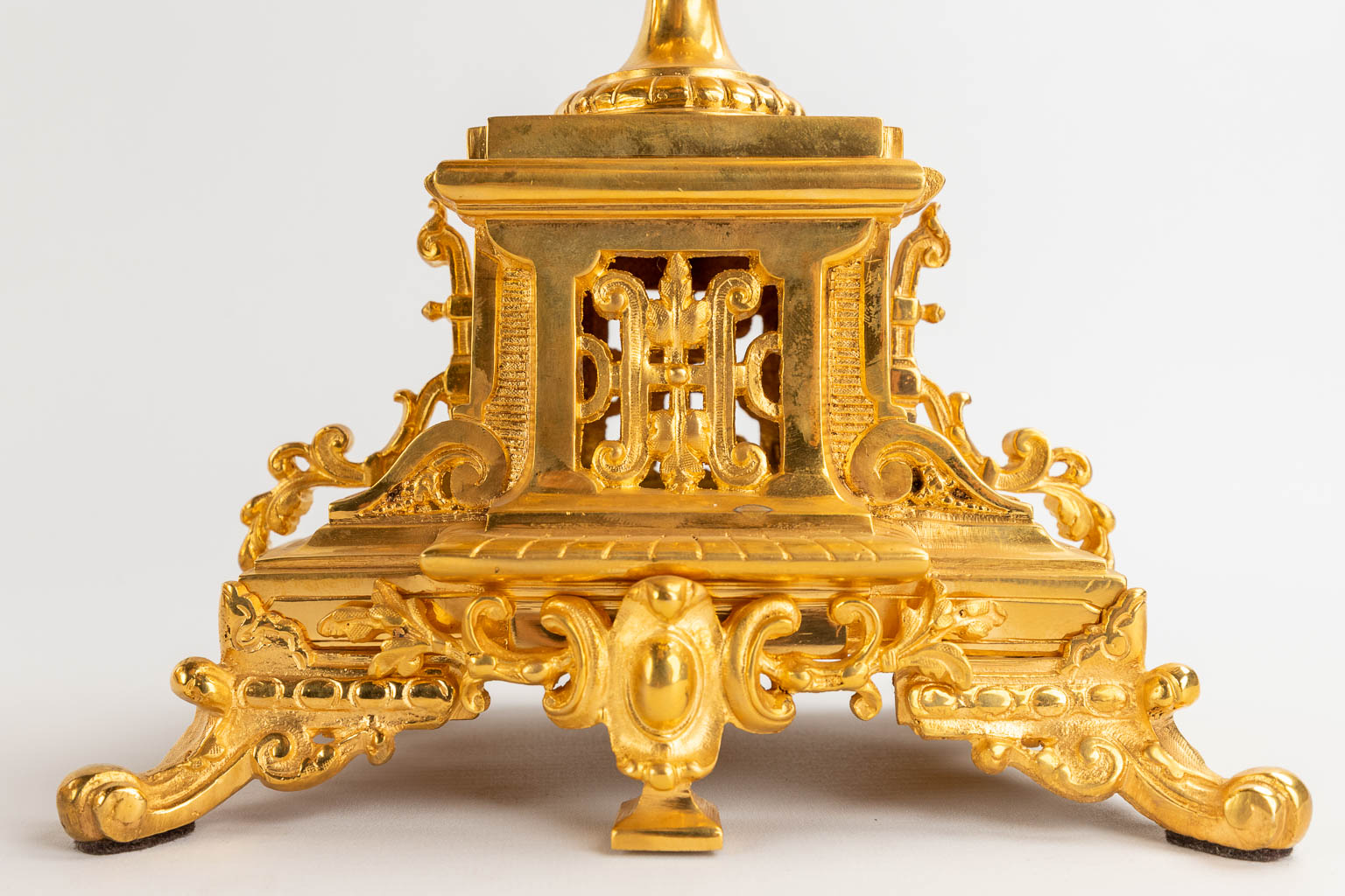 A three-piece mantle garniture clock and candelabra, gilt bronze in Louis XV style. 19th C. (D:28 x - Image 11 of 16