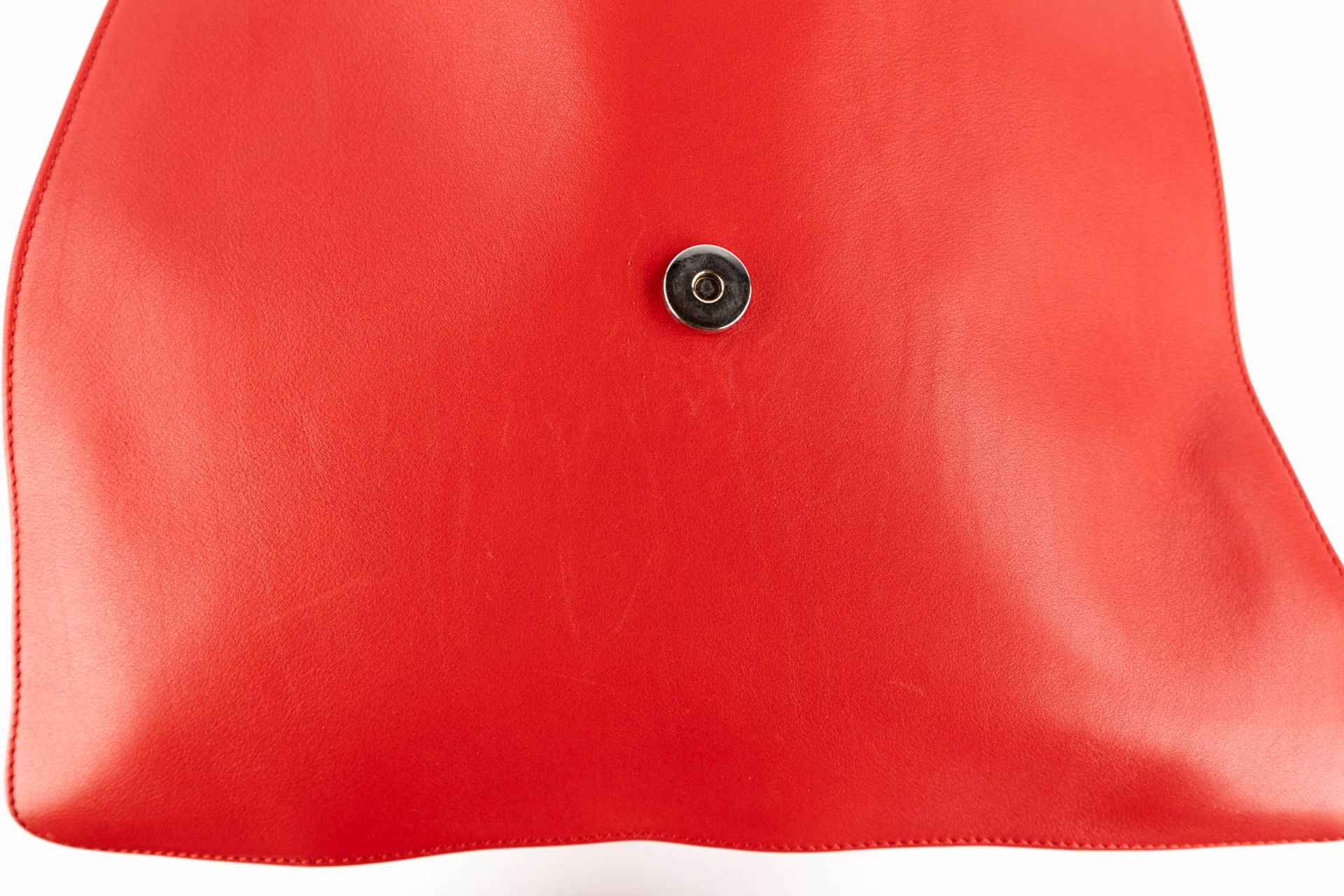 Escada, a handbag made of red leather. (W:33 x H:28 cm) - Bild 13 aus 17