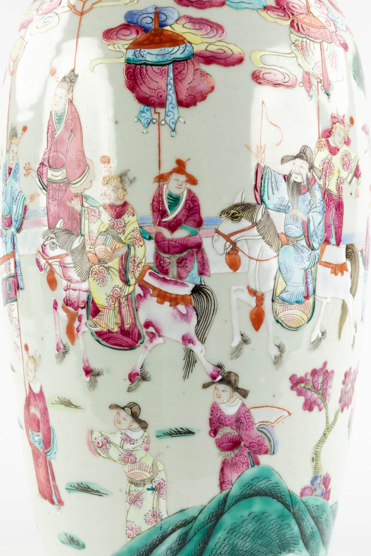 A pair of Chinese vases with Famille Rose vases with a temple scène, 19th C. (H:61 x D:23 cm) - Image 10 of 12