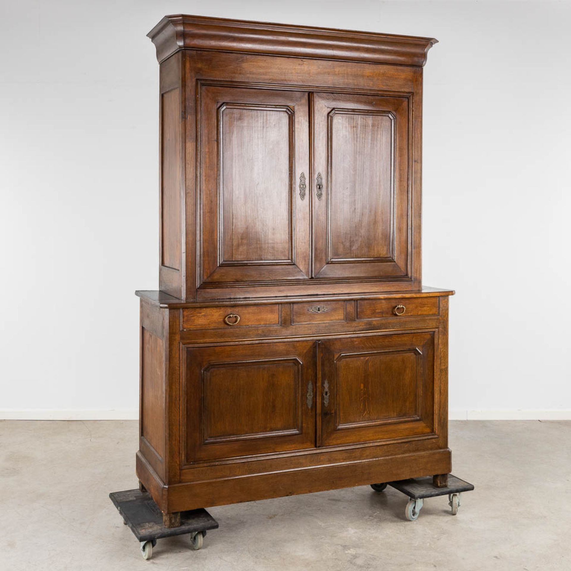 An antique Deux Corps Louis Philippe cabinet, oak. 19th C (D:57 x W:150 x H:225 cm)