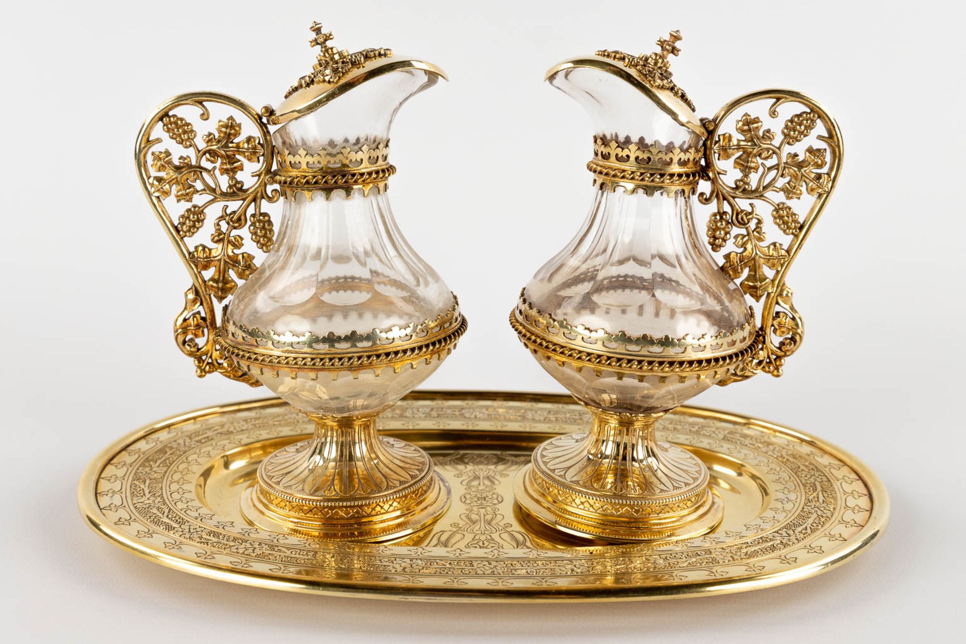 A set of wine and water cruets, gilt silver in the original case. Probably Bourdon, 19th C. (D:15,5  - Bild 7 aus 15