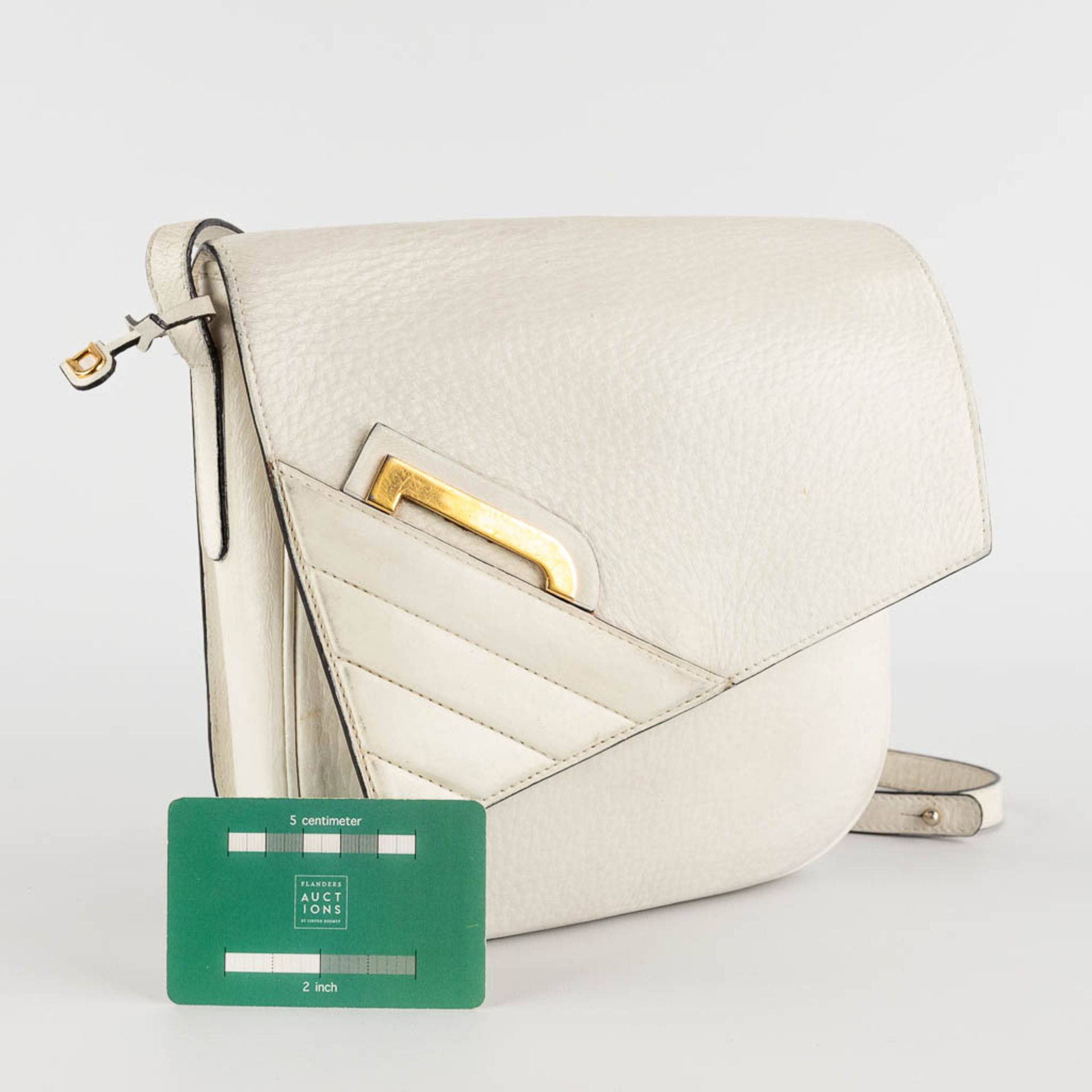 Delvaux, a cross body handbag, white leather. (W:22 x H:22 cm) - Bild 2 aus 17