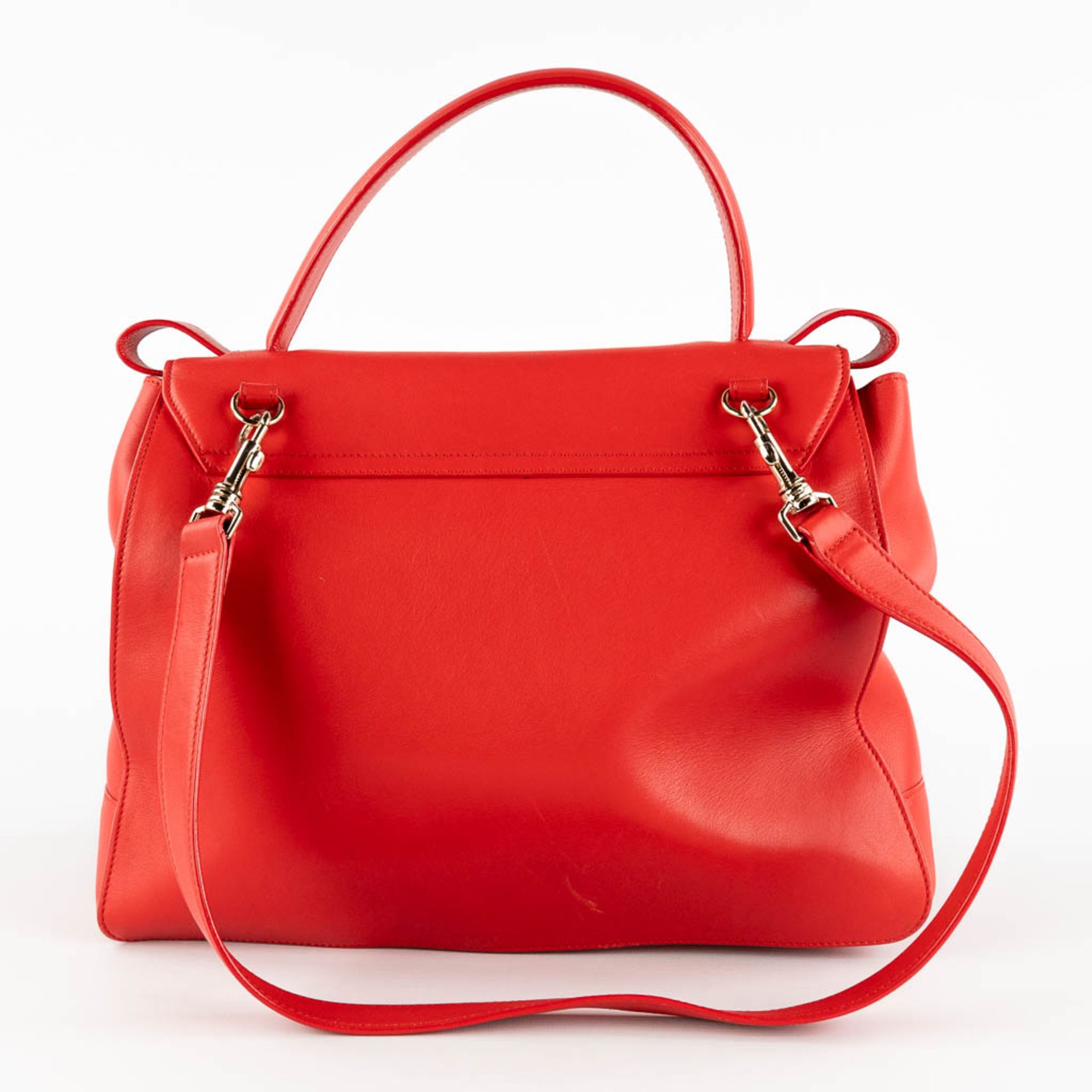 Escada, a handbag made of red leather. (W:33 x H:28 cm) - Bild 5 aus 17