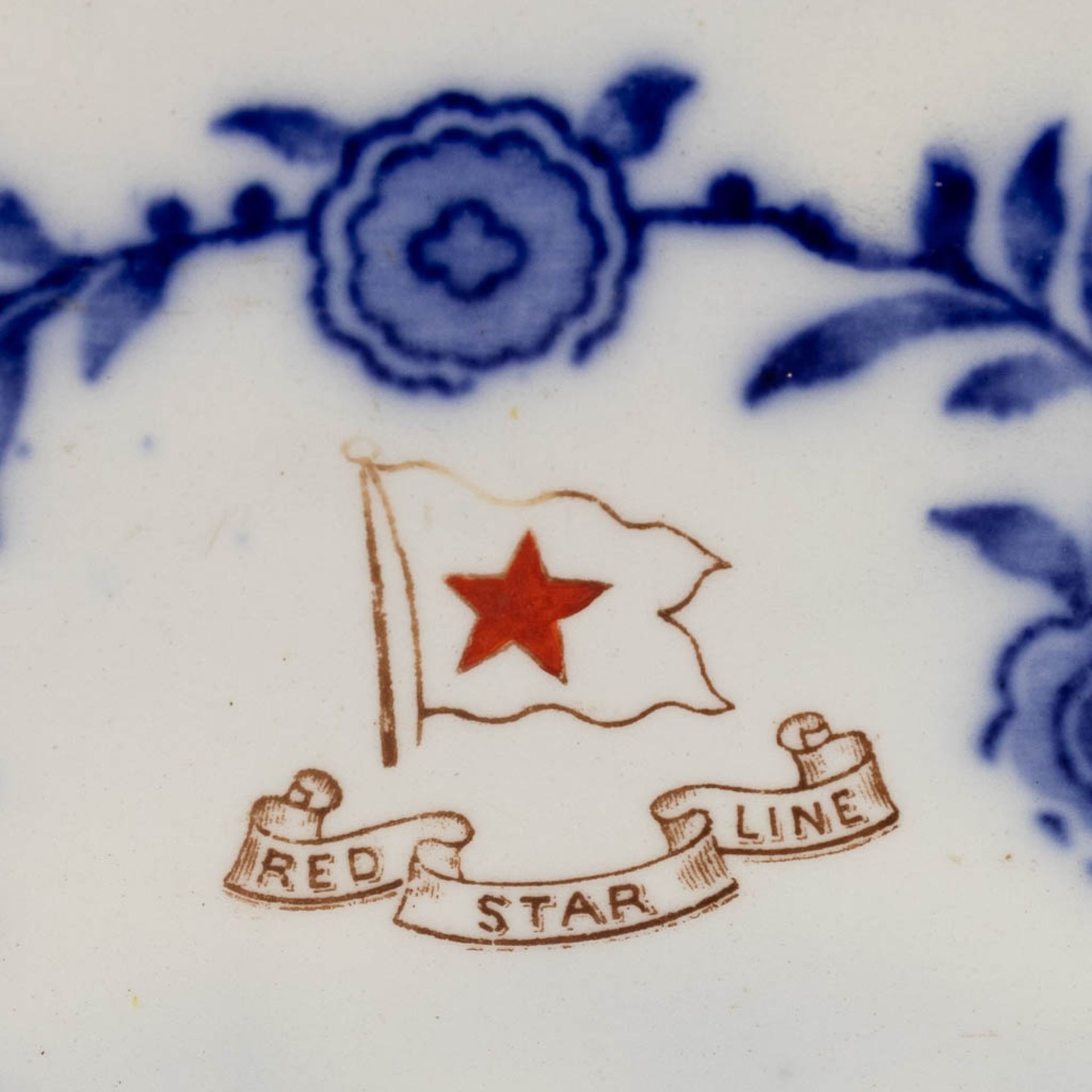 Red Star Line, a salad bowl, blue-white delftware decor, for the Second Class restaurant. Late 19th - Image 10 of 10
