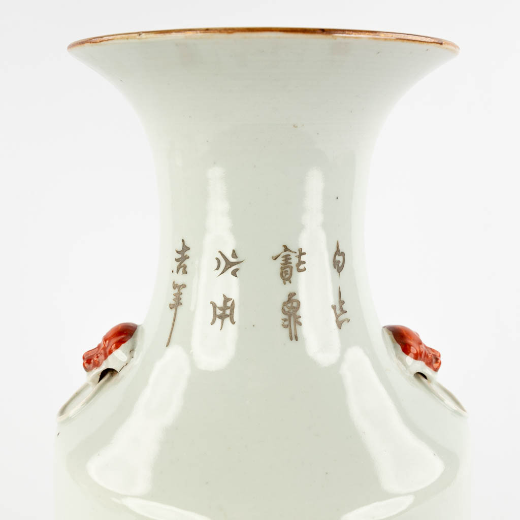 A Chinese Vase and 4 Canton plates, decorated with figurines. 19th/20th C. (H:42 x D:20 cm) - Image 13 of 23
