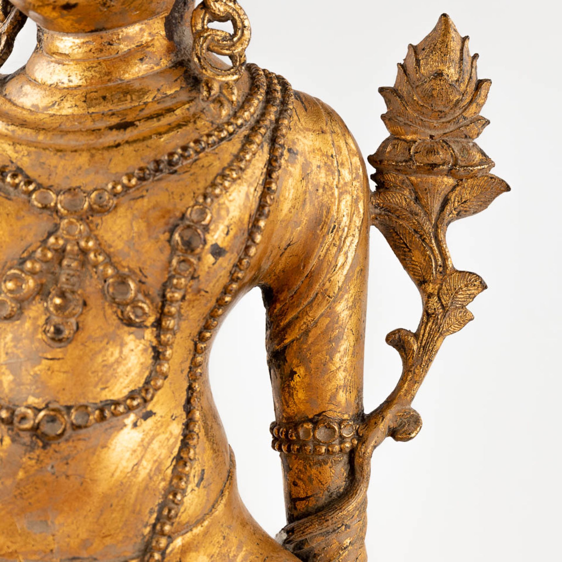 A sculpture of 'Green Tara', gilt bronze, 19th/20th C. (W:34 x H:49 cm) - Image 9 of 13