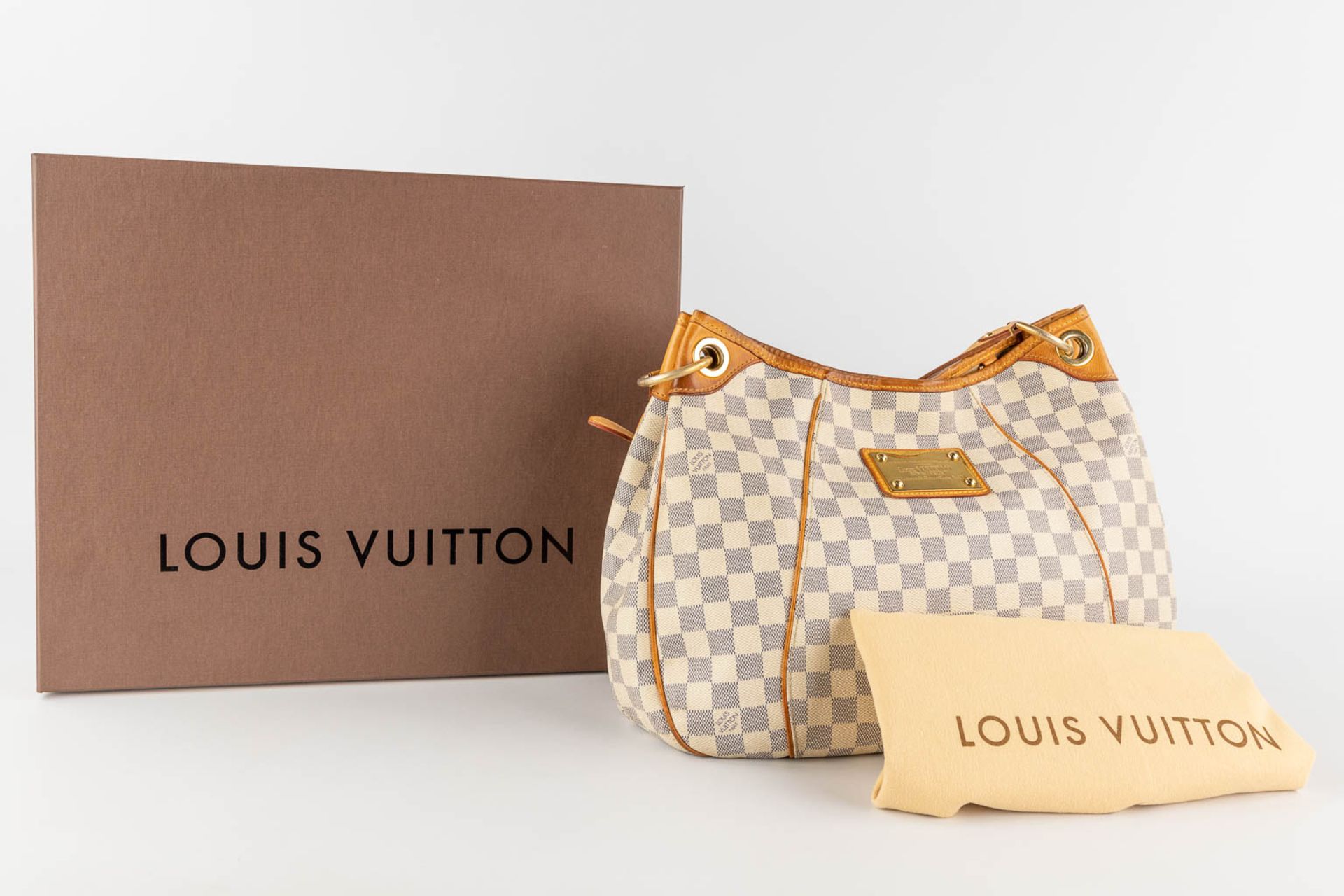 Louis Vuitton, Galleria, a handbag made of Damier Azur. (W:39 x H:30 cm) - Bild 2 aus 18