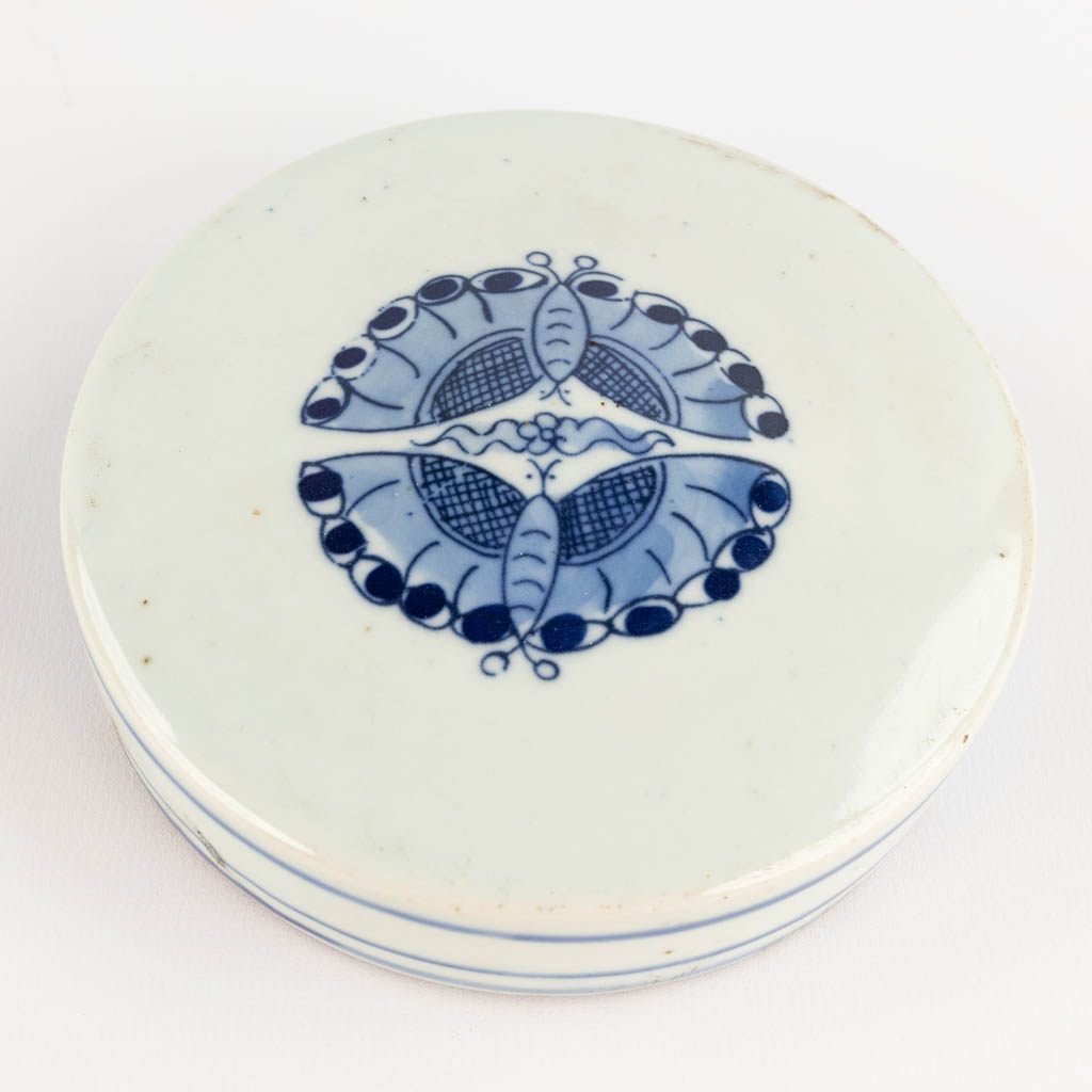 A Chinese ginger jar, decorated with butterflies, export porcelain for the Middle Eastern market. 19 - Image 9 of 12