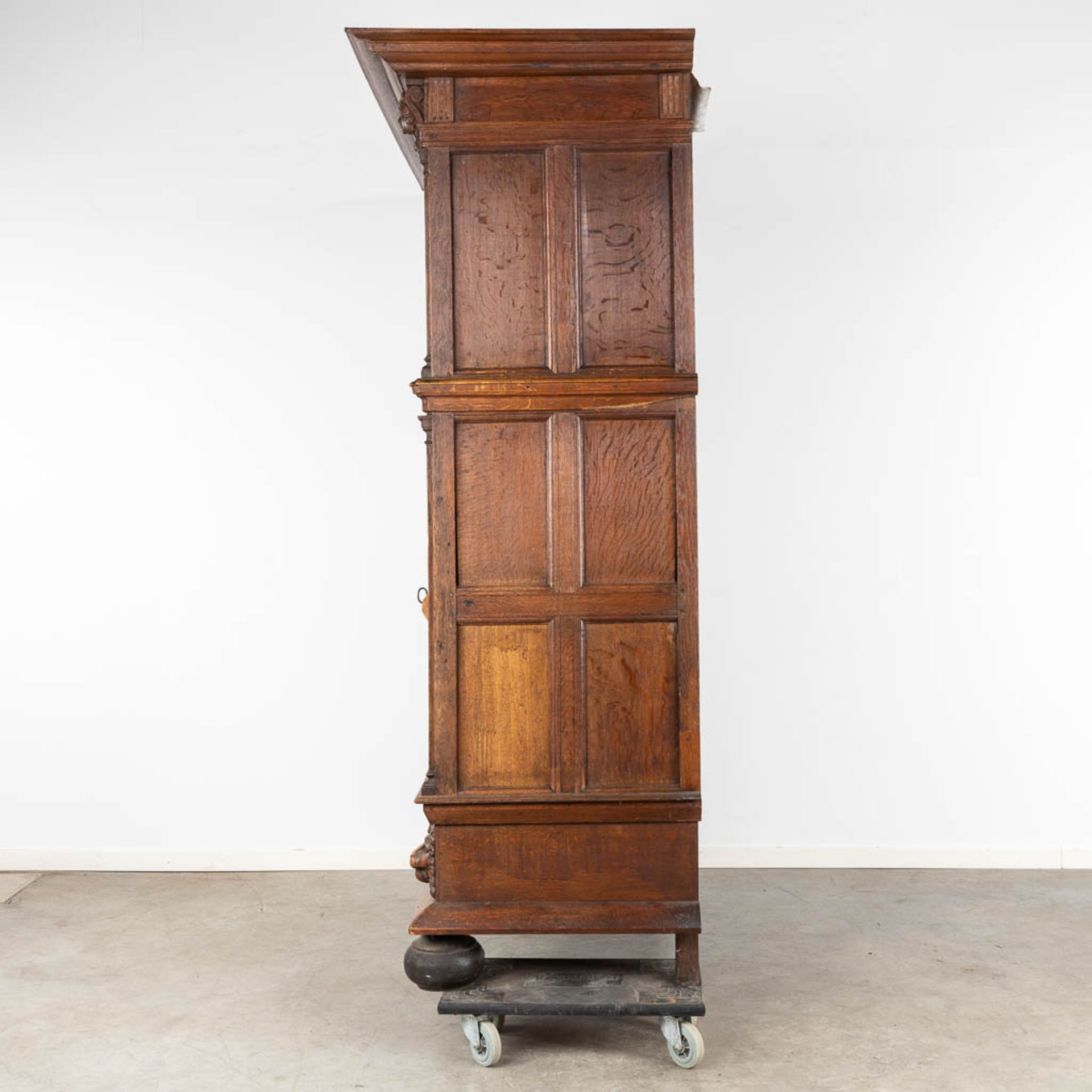 An antique four door cabinet, sculptured oak. 18th C. (D:76 x W:186 x H:216 cm) - Image 19 of 20