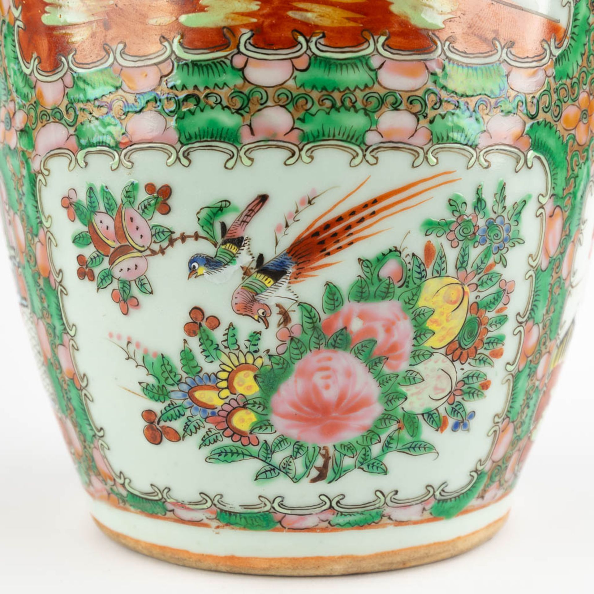 Two Chinese Canton vases, 19th/20th C. (H:45 x D:20 cm) - Image 12 of 14