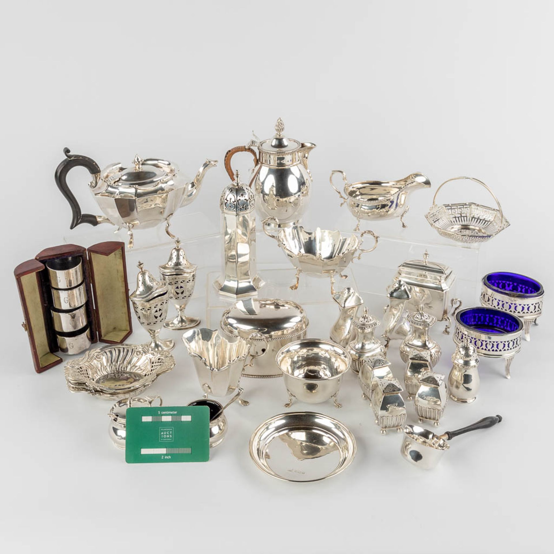 Large collection of silver items, Mostly England. 19th C. Total gross weight: 2915g. (W:22 x H:14 cm - Bild 2 aus 30