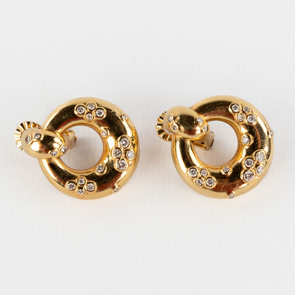 Cartier, a pair of earrings, 18kt yellow gold with diamonds. 1994. (W:2,3 x H:2,6 cm) - Image 3 of 10