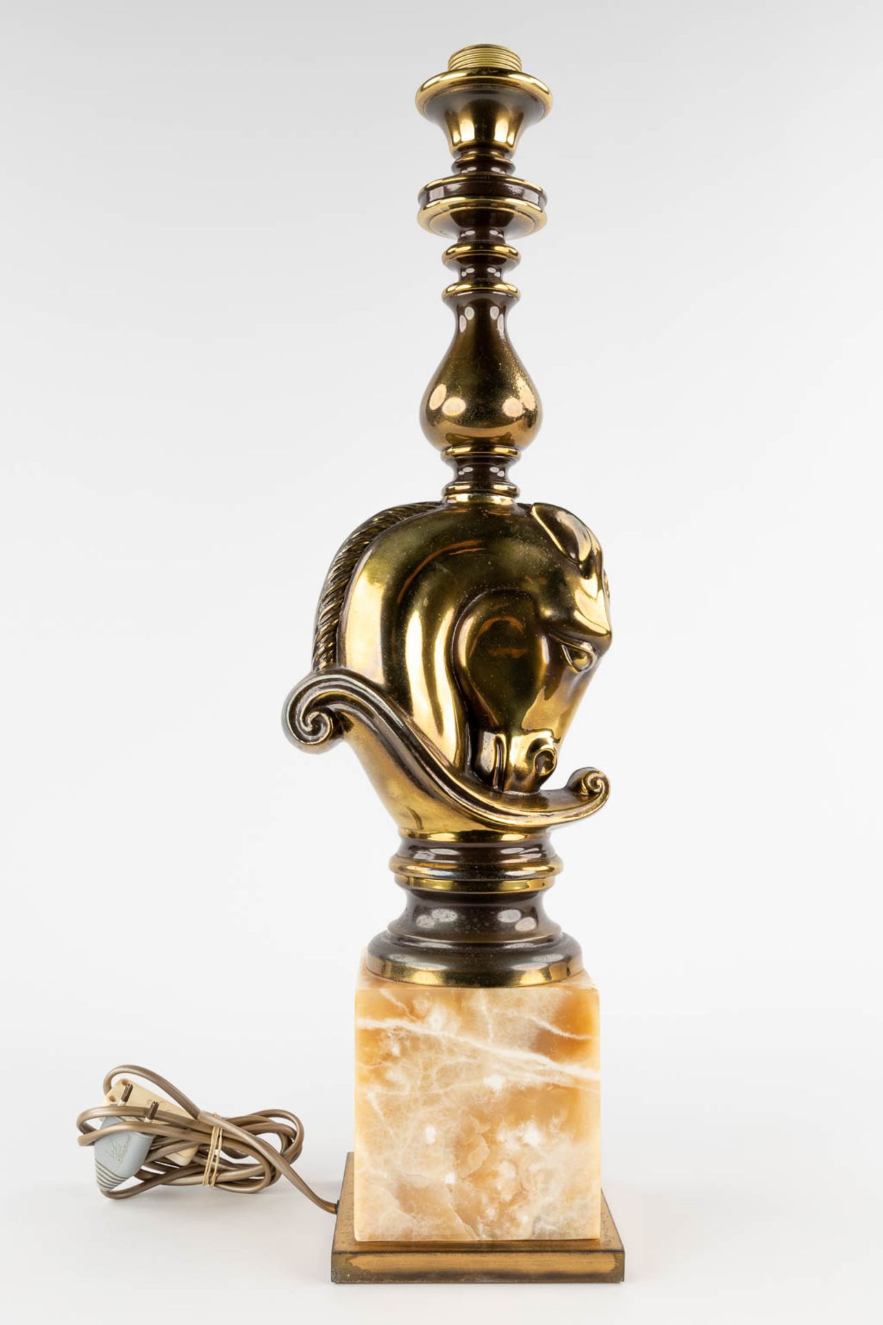 Deknudt, A table lamp with horse head, bronze on onyx. (D:14 x W:18 x H:60 cm) - Image 7 of 10