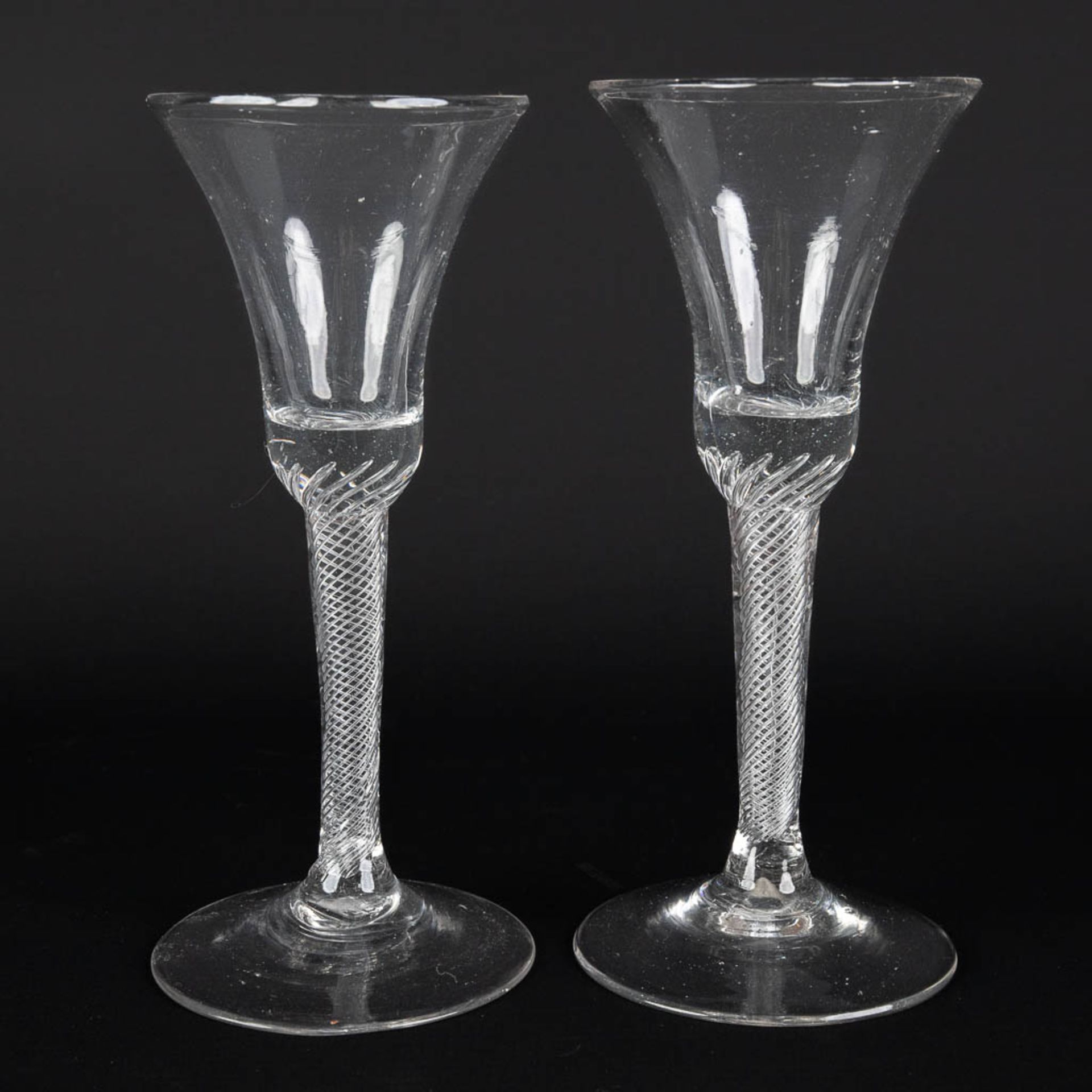 A large collection of antique glasses, Spiraalglazen. 18th/19th C. (H:18 cm) - Bild 3 aus 15