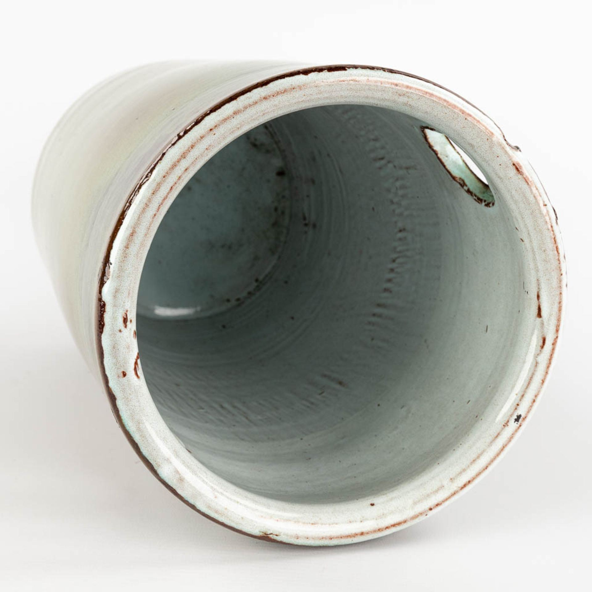 Rogier VANDEWEGHE &amp; Pia MANU, vase in a metal stand. Glazed ceramics for Amphora. (D:26 x W:28 x - Image 13 of 13