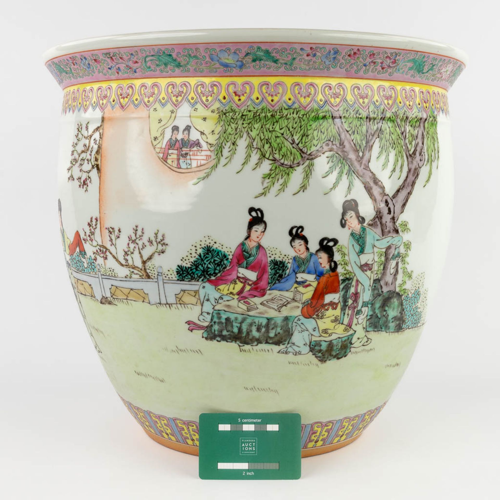 A large Chinese cache-pot decorated with figurines in a garden. 20th C. (H:36 x D:40 cm) - Image 2 of 13