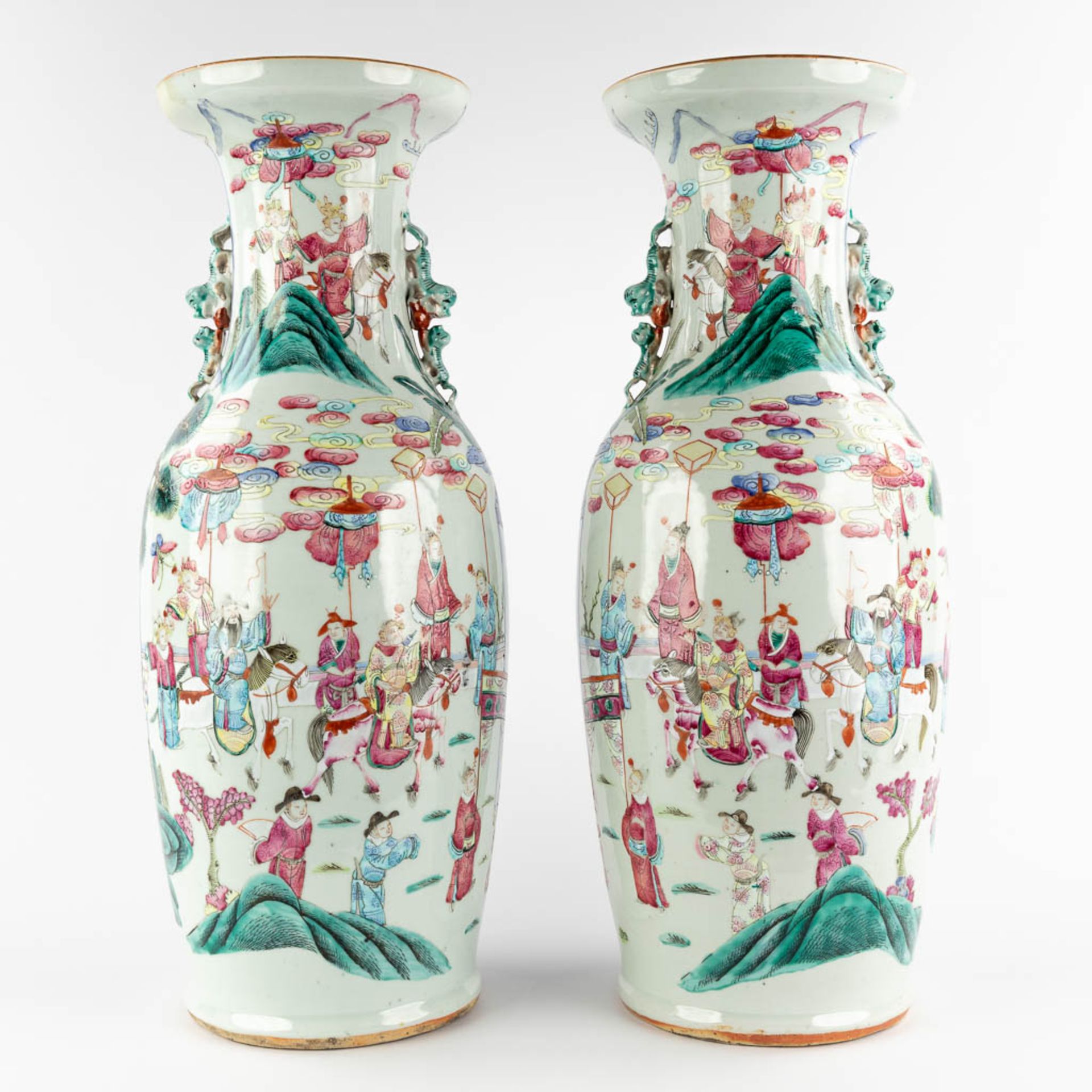 A pair of Chinese vases with Famille Rose vases with a temple scène, 19th C. (H:61 x D:23 cm) - Image 4 of 12