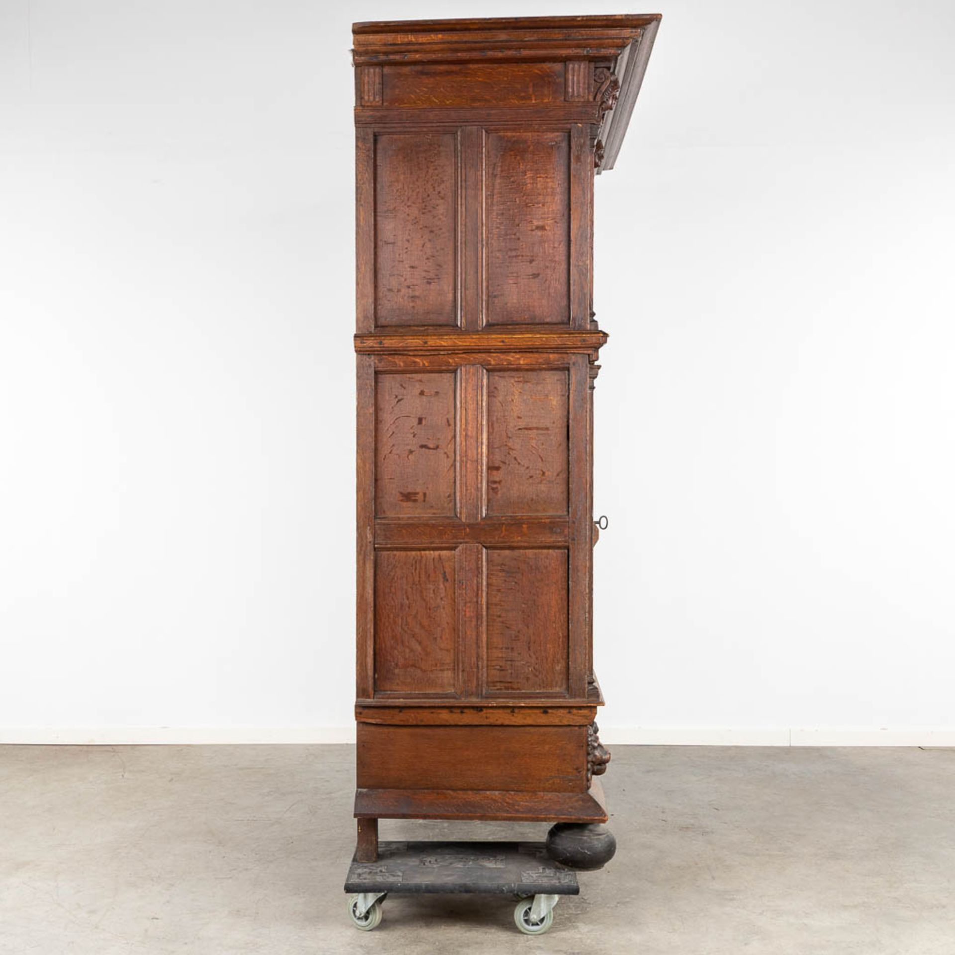 An antique four door cabinet, sculptured oak. 18th C. (D:76 x W:186 x H:216 cm) - Image 17 of 20