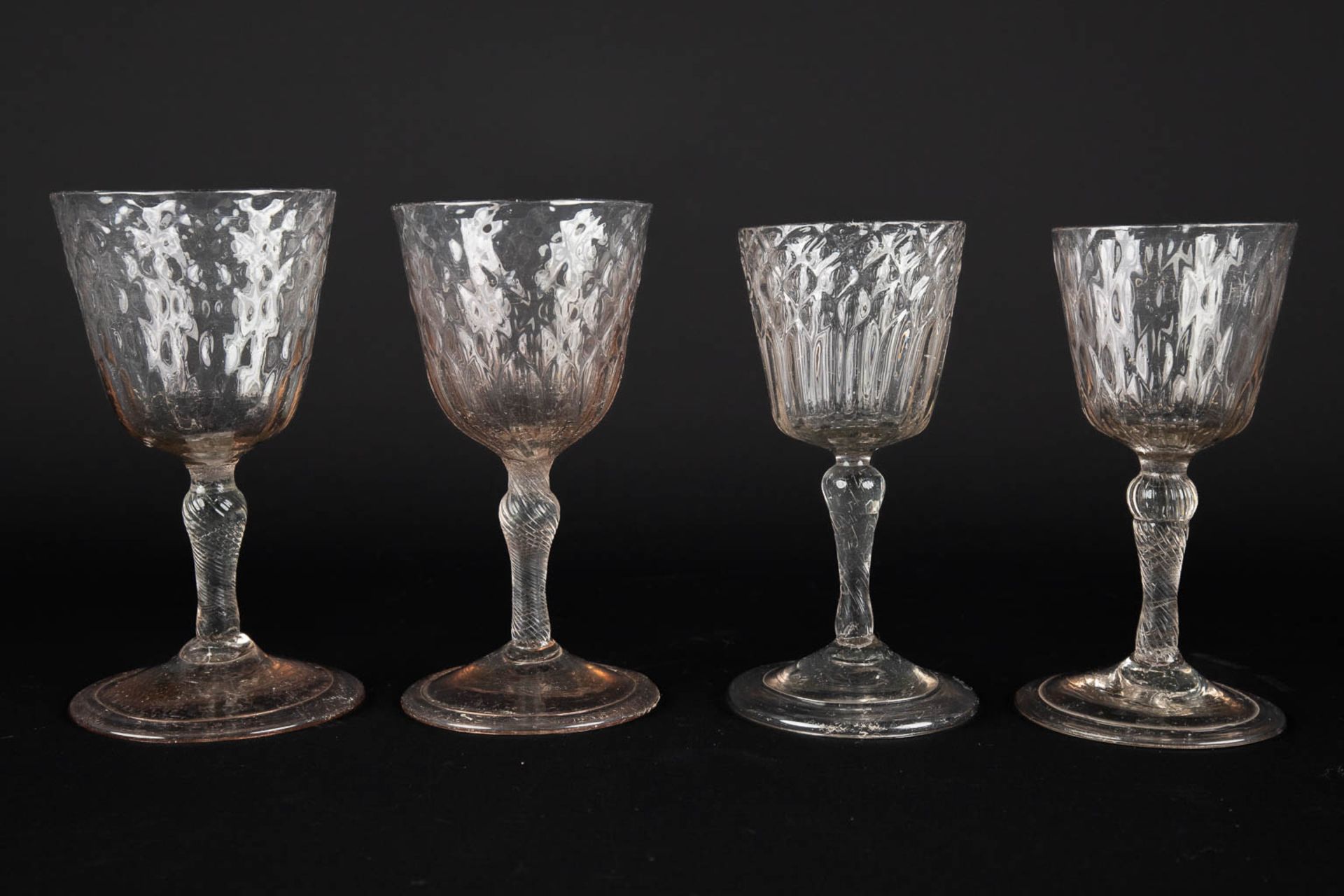 A large collection of antique glasses, Spiraalglazen. 18th/19th C. (H:18 cm) - Bild 10 aus 15