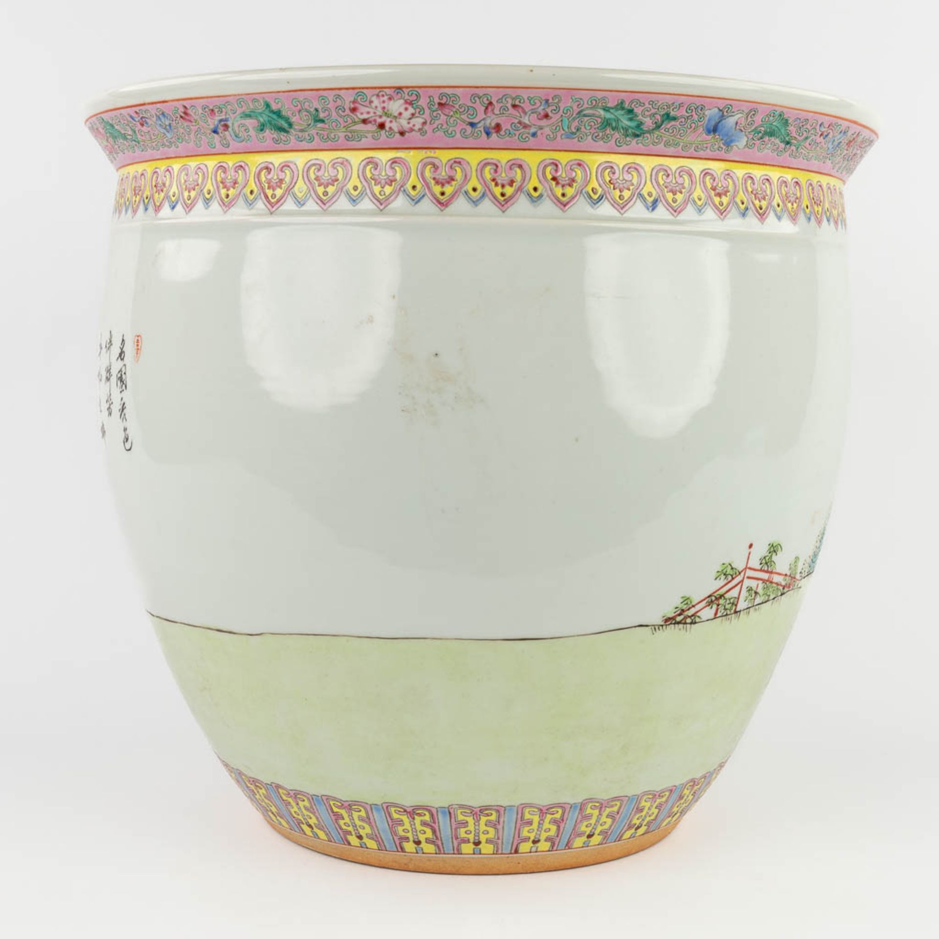 A large Chinese cache-pot decorated with figurines in a garden. 20th C. (H:36 x D:40 cm) - Image 5 of 13
