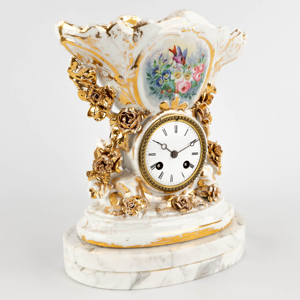 Vieux Bruxelles, a mantle clock with a hand-painted floral decor. 19th C. (D:13 x W:26 x H:31 cm) - Image 3 of 14