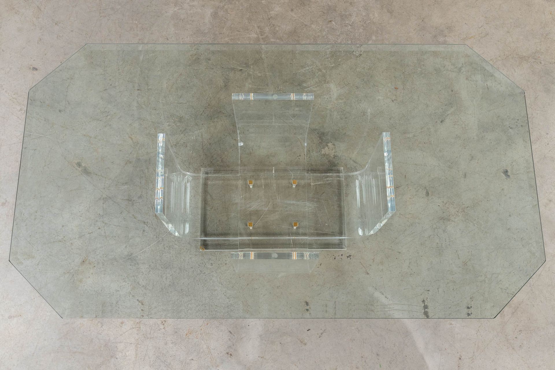A coffee table, acrylic and glass. 20th C. (D:80 x W:140 x H:37 cm) - Image 5 of 9