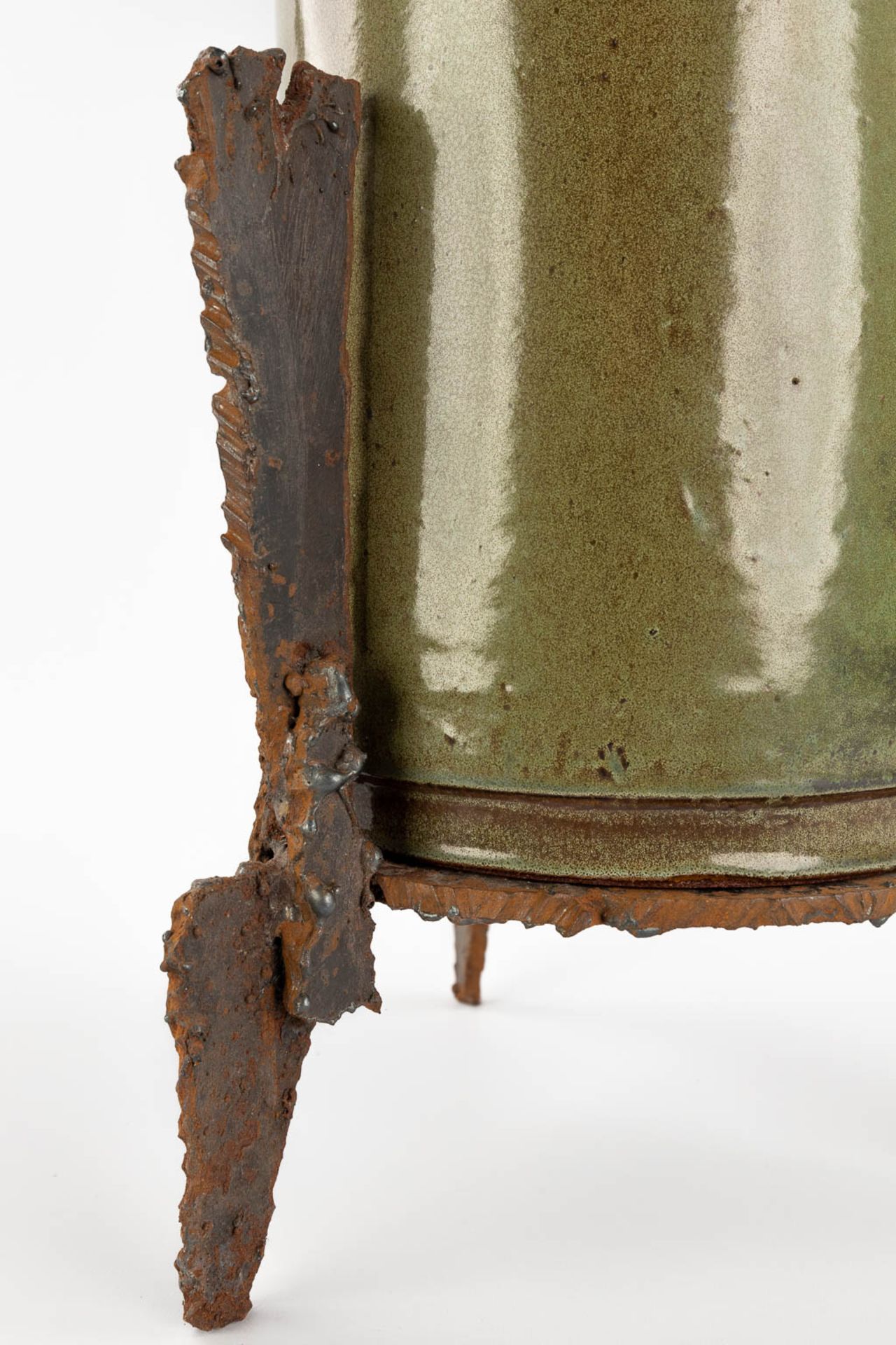 Rogier VANDEWEGHE &amp; Pia MANU, vase in a metal stand. Glazed ceramics for Amphora. (D:26 x W:28 x - Image 8 of 13