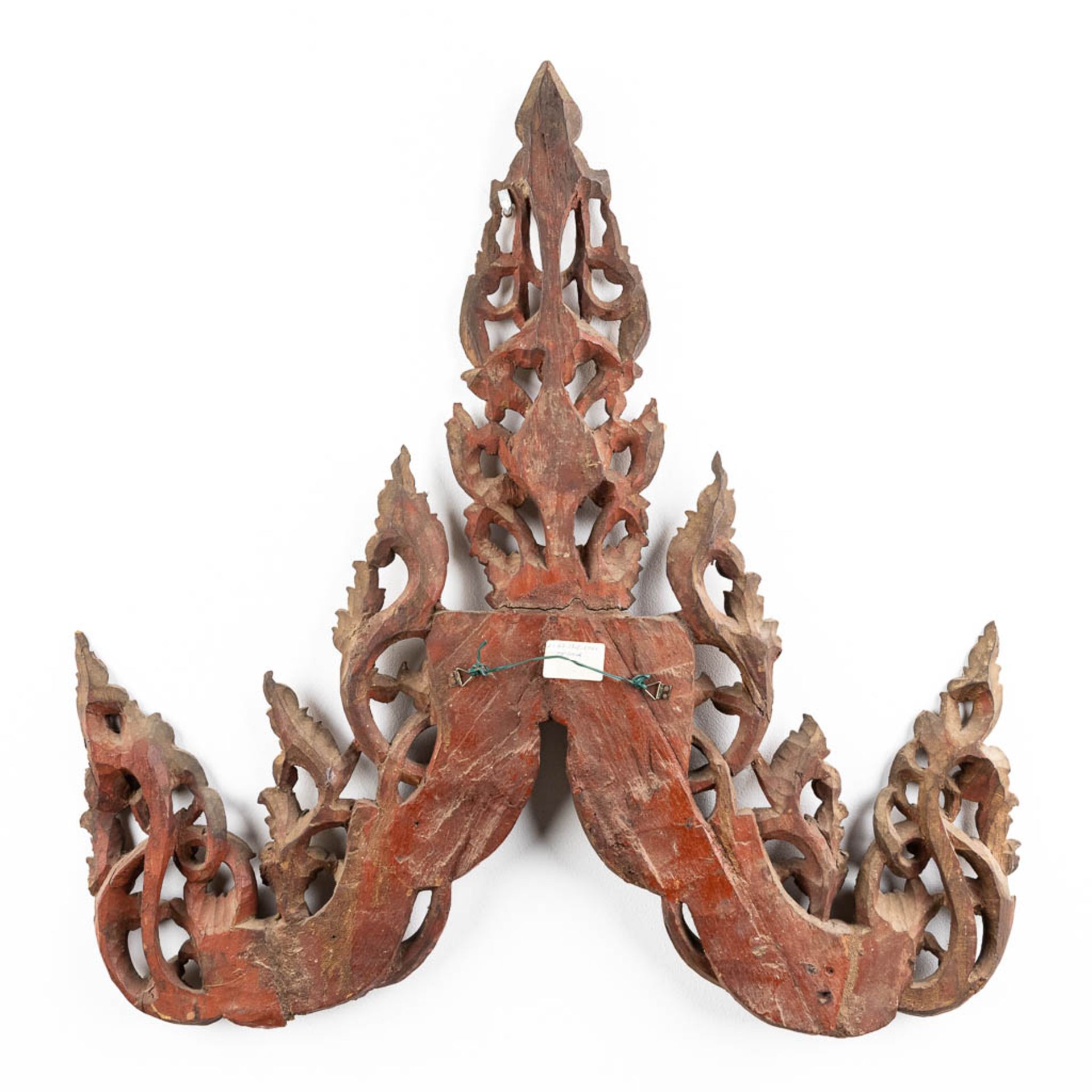A decorative Oriental wood-sculpture, probably Bali. 19th C. (W:65 x H:66 cm) - Bild 7 aus 7