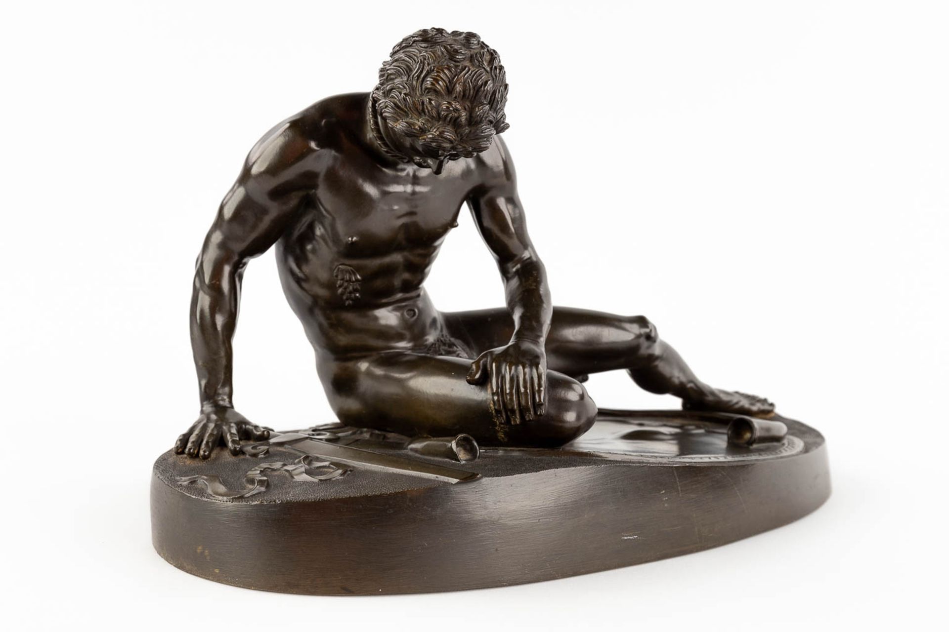 After an antique statue 'The Dying Gaul' patinated bronze. 19th/20th C. (D:21 x W:46 x H:24 cm) - Image 4 of 11