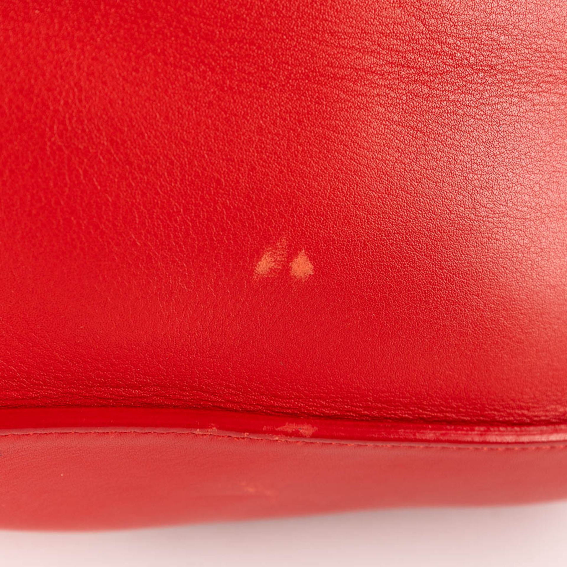 Escada, a handbag made of red leather. (W:33 x H:28 cm) - Bild 8 aus 17