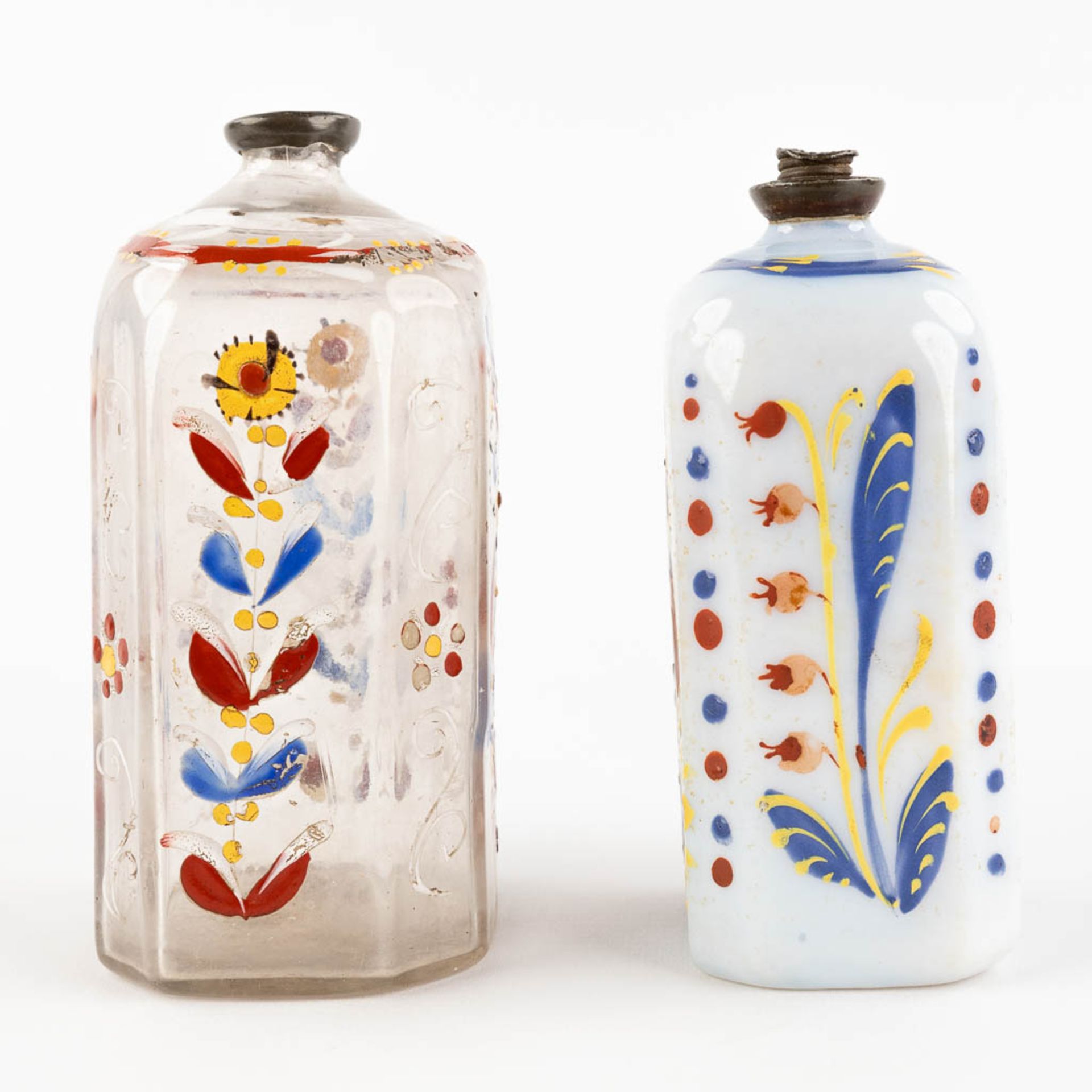 Two antique enamel hand-painted glass bottles, 17th/18th C. (H:13 cm) - Image 6 of 13