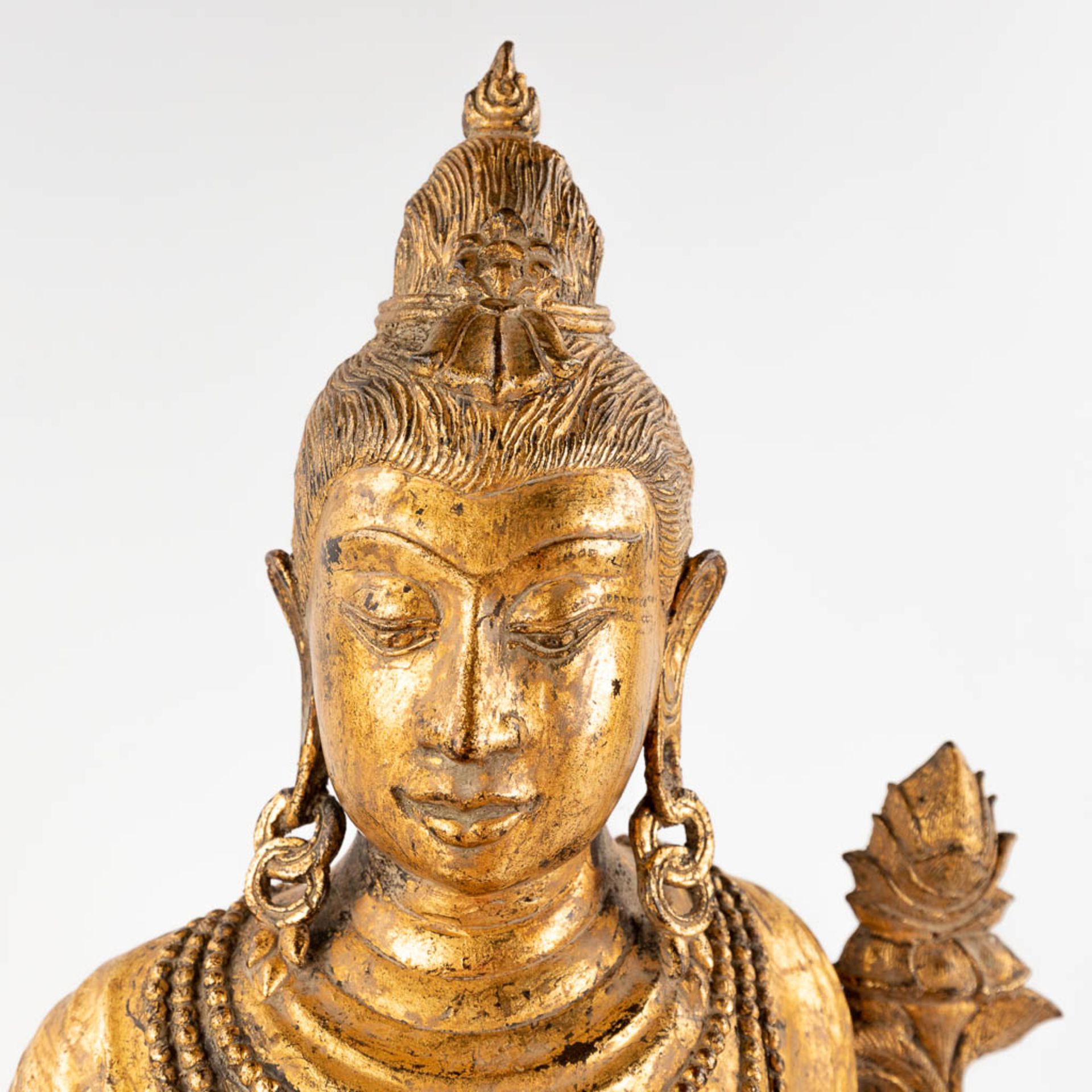 A sculpture of 'Green Tara', gilt bronze, 19th/20th C. (W:34 x H:49 cm) - Image 8 of 13