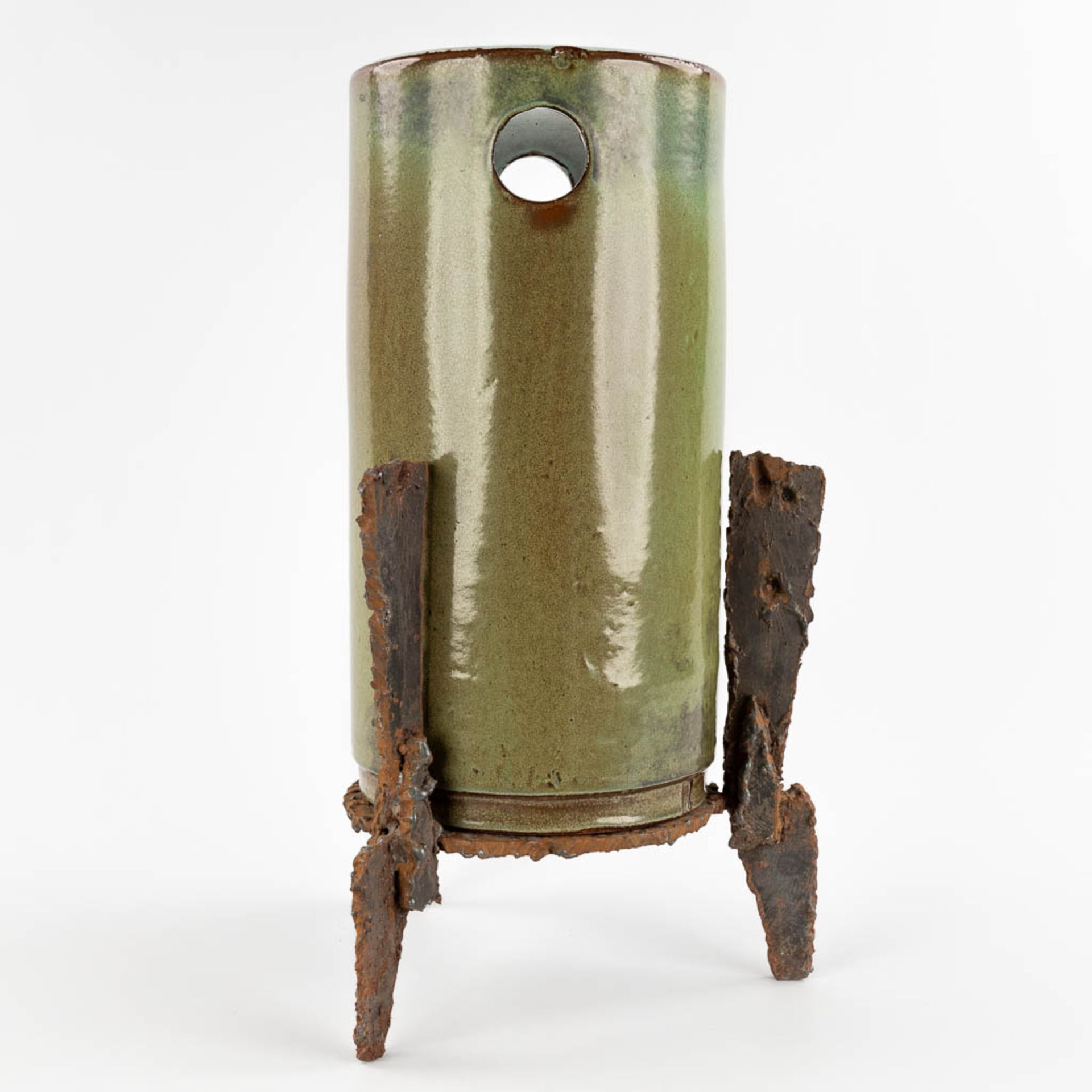 Rogier VANDEWEGHE &amp; Pia MANU, vase in a metal stand. Glazed ceramics for Amphora. (D:26 x W:28 x - Image 6 of 13