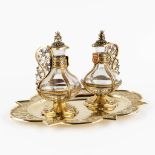 Bourdon-De Bruyne, a collection of wine and water cruets, gilt silver. Circa 1860. (D:21 x W:27,5 x