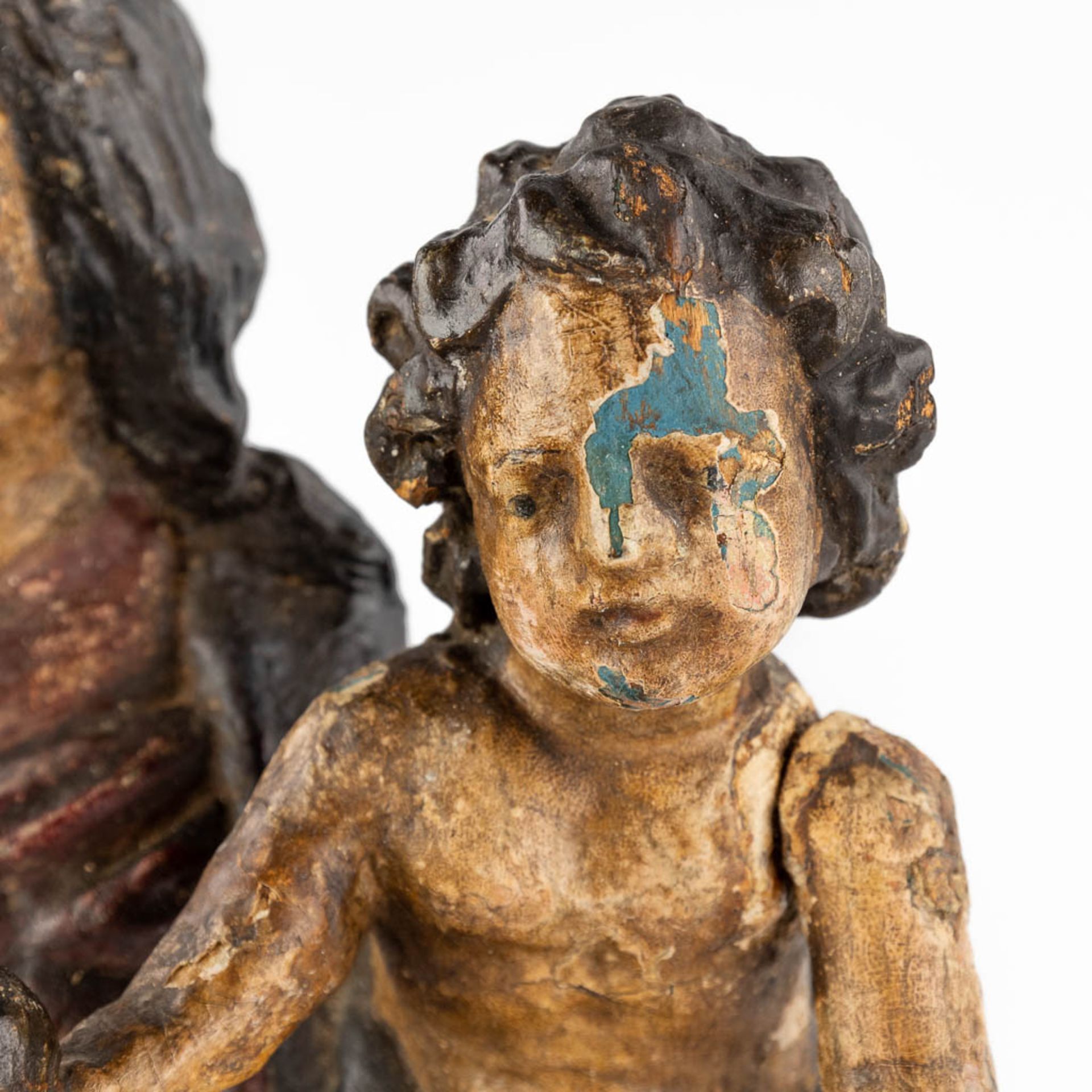 An antique figurine of Madonna with child, polychrome. 17th/18th C. (W:24 x H:46 cm) - Image 10 of 13