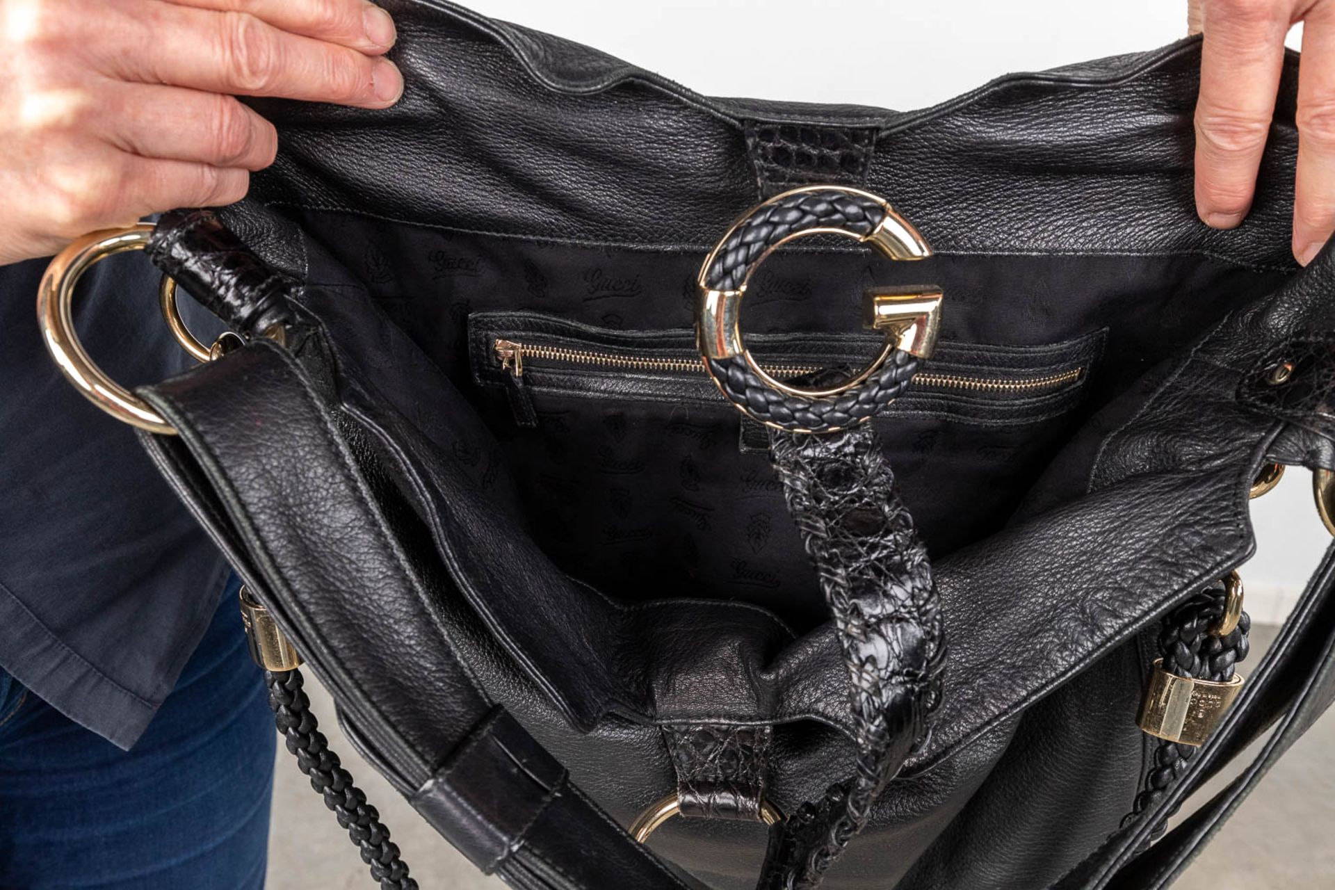 Gucci, a handbag made of black leather, with original belt. (W:40 x H:35 cm) - Bild 6 aus 14