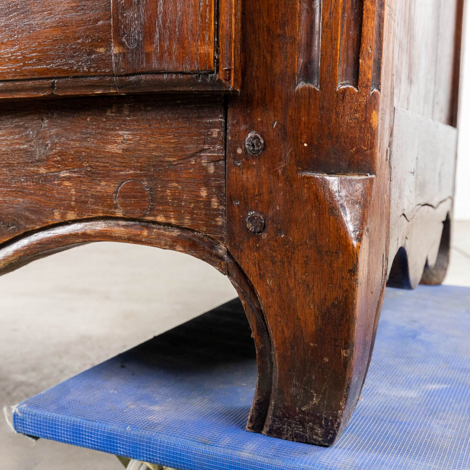 An antique sideboard with 4 doors and a drawer. France, 18th C. (D:64 x W:281 x H:105 cm) - Image 10 of 12