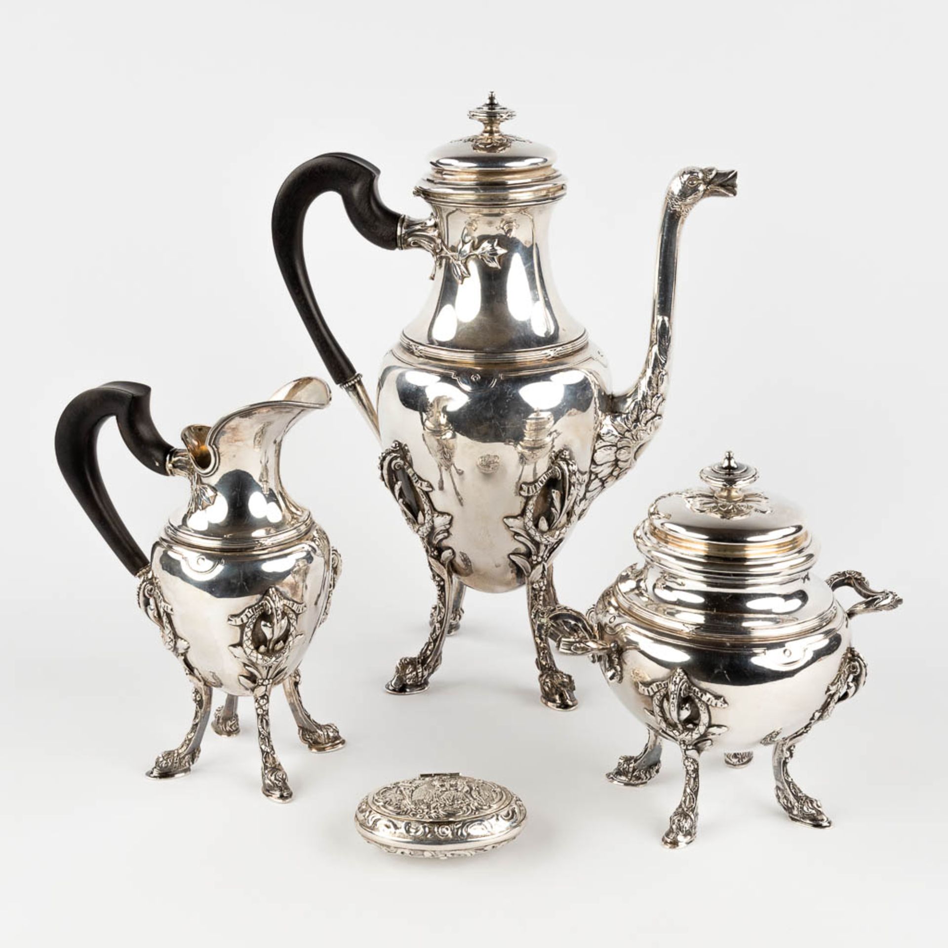 A coffee pot, milk jug and sugar pot, added a snuff box. Silver, 1800. Gross weight: 2180g. (D:12 x 