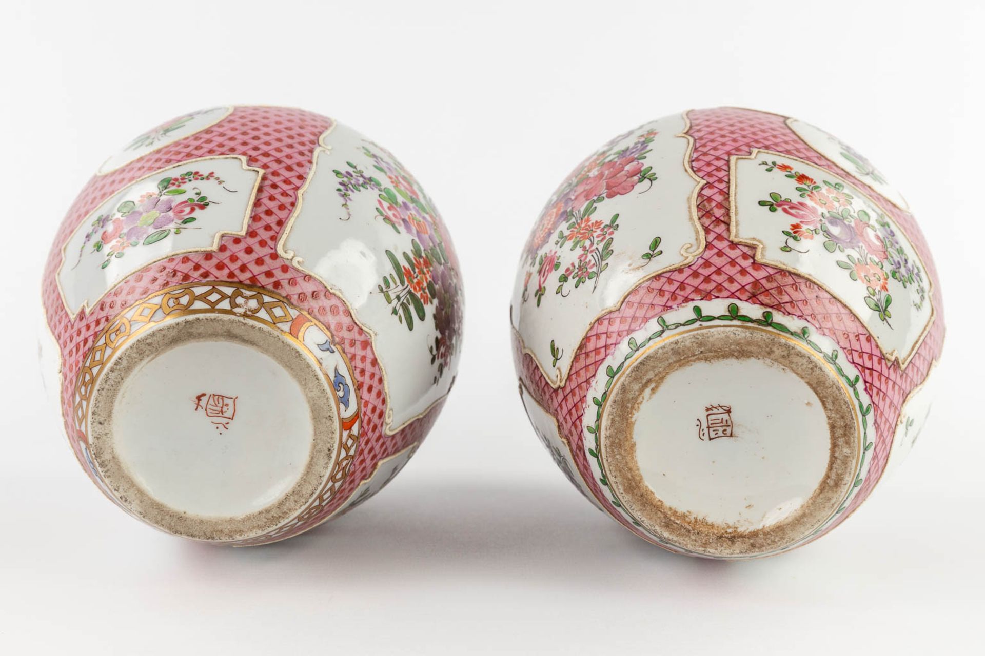 Samson, a pair of Oriental inspired vases with a hand-painted flower decor. (H:27 x D:15 cm) - Image 13 of 16