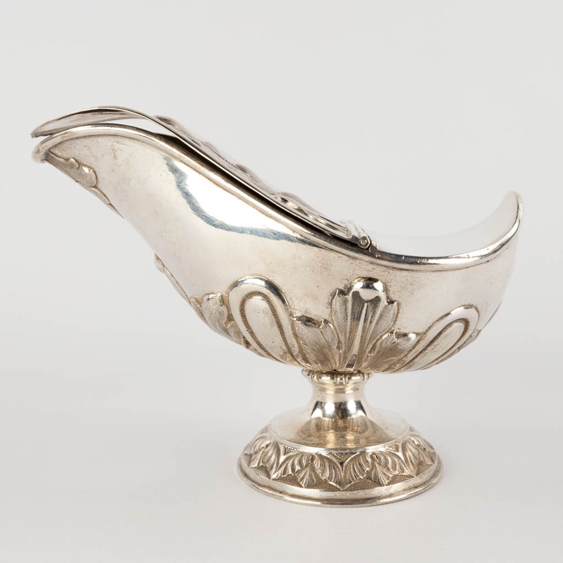 A silver incense burner, spoon, and incense boat, silver. 19th C. 1176g. (H:33 x D:15 cm) - Bild 10 aus 16