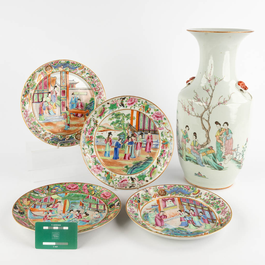 A Chinese Vase and 4 Canton plates, decorated with figurines. 19th/20th C. (H:42 x D:20 cm) - Image 2 of 23