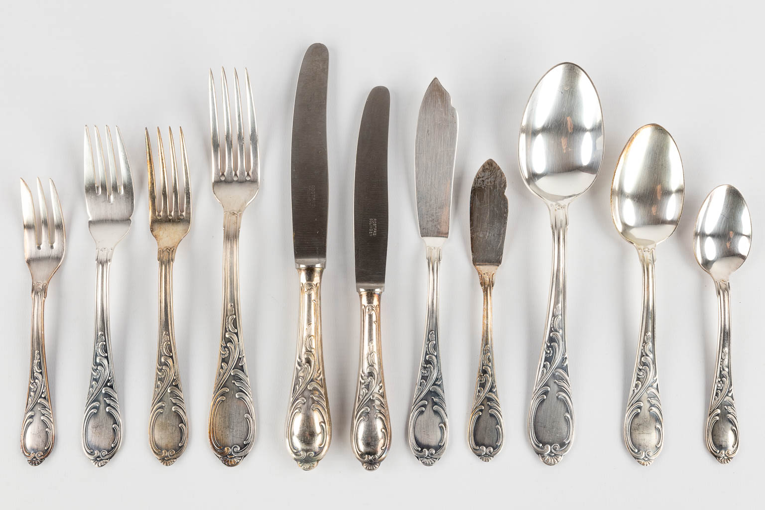 A 134-piece silver-plated cutlery in a storage box. Louis XV style. (D:31 x W:46 x H:24,5 cm) - Image 3 of 17