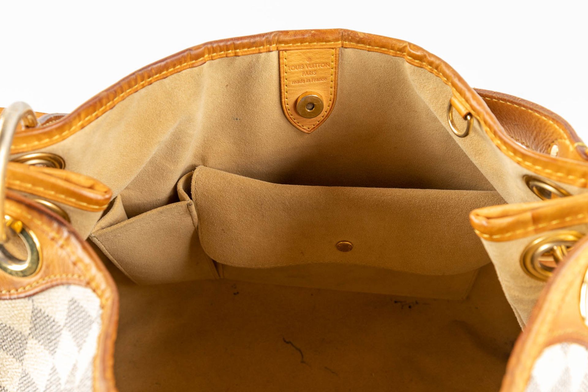 Louis Vuitton, Galleria, a handbag made of Damier Azur. (W:39 x H:30 cm) - Bild 15 aus 18