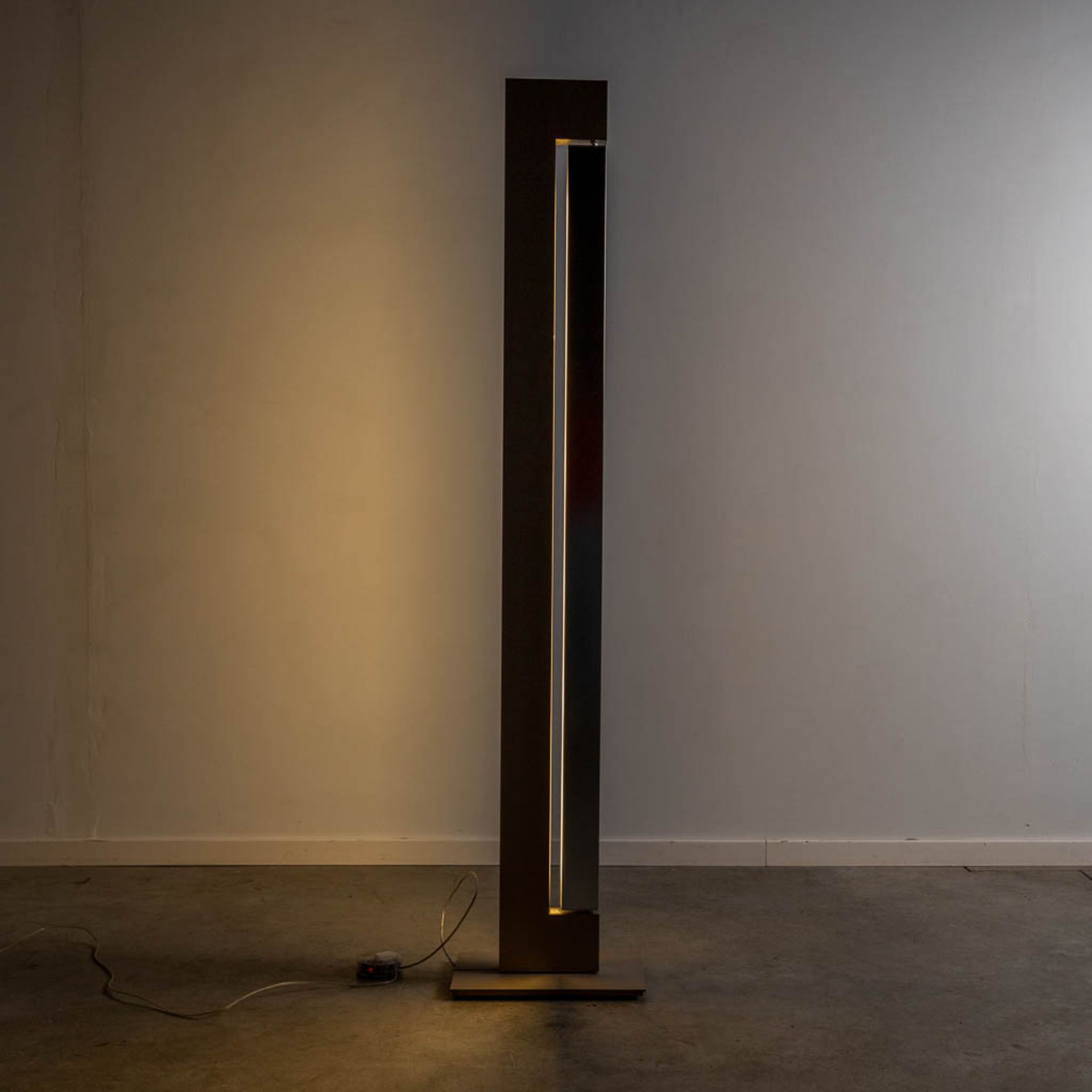 Ilaria MARELLI (1971) 'Ara' a floor lamp (D:25 x W:38 x H:180 cm) - Image 6 of 17