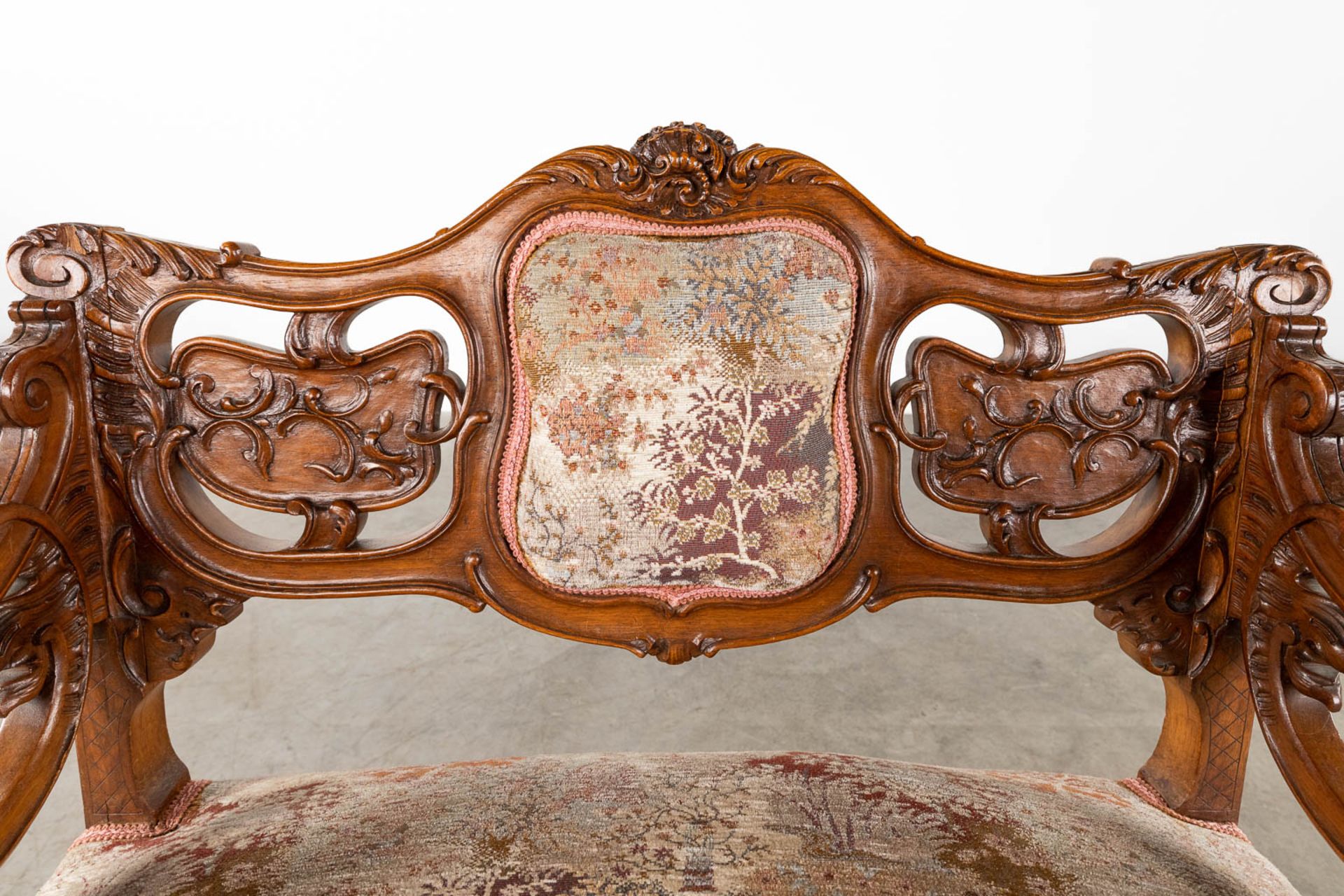 An antique 3-piece salon suite, sculptured wood in Louis XV style. Circa 1900. (D:50 x W:70 x H:79 c - Bild 8 aus 18