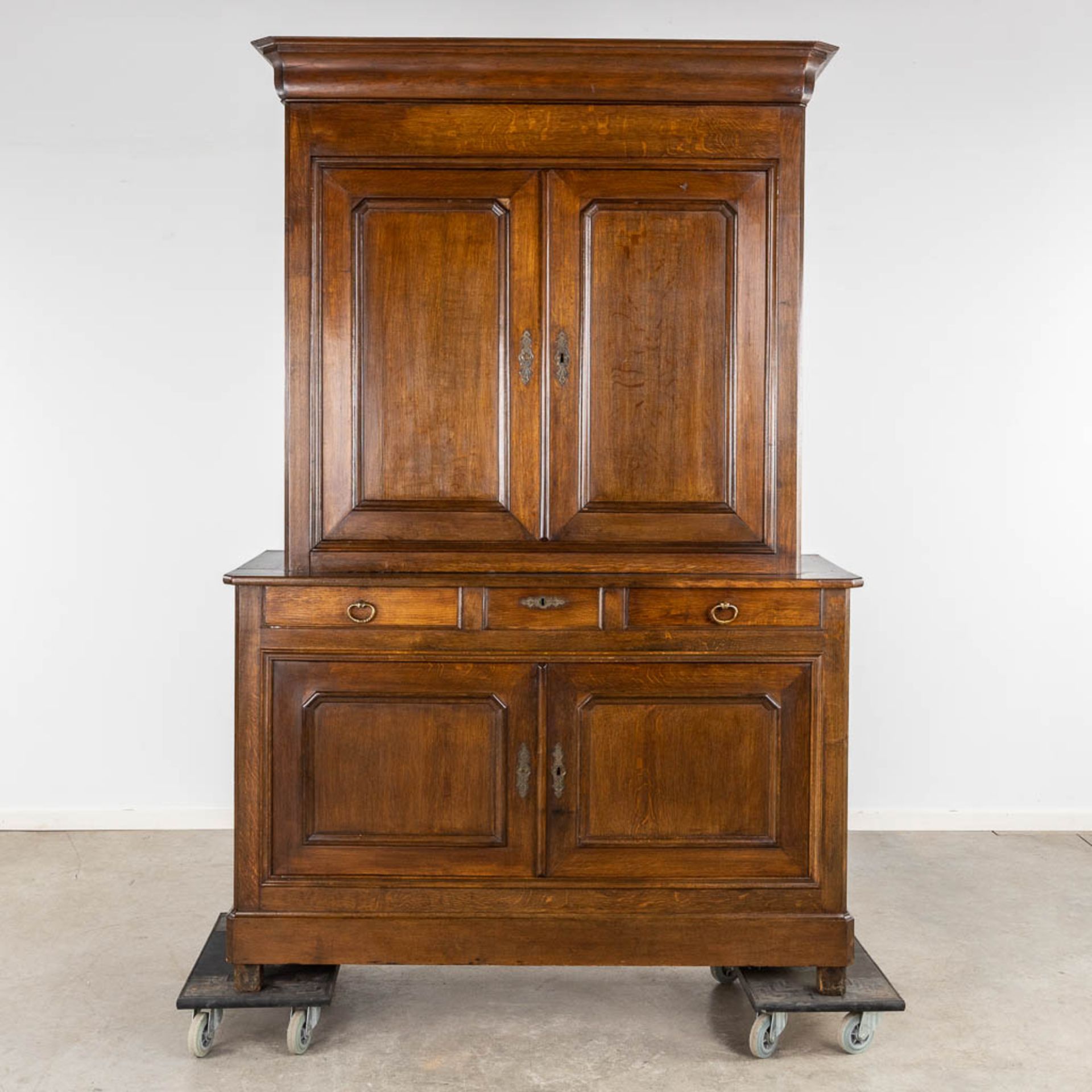 An antique Deux Corps Louis Philippe cabinet, oak. 19th C (D:57 x W:150 x H:225 cm) - Image 3 of 11