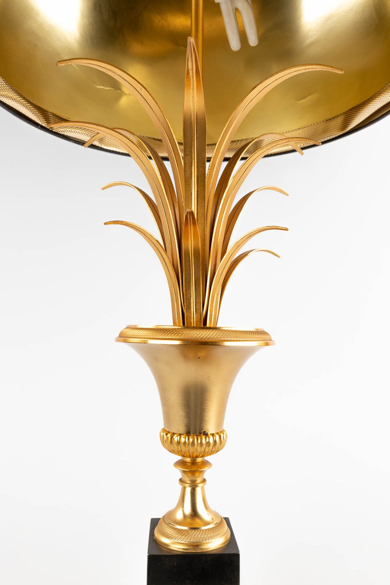 A table lamp, probably made by Boulanger S.A. Hollywood Regency style, 20th C. (H:75 x D:33 cm) - Image 7 of 9