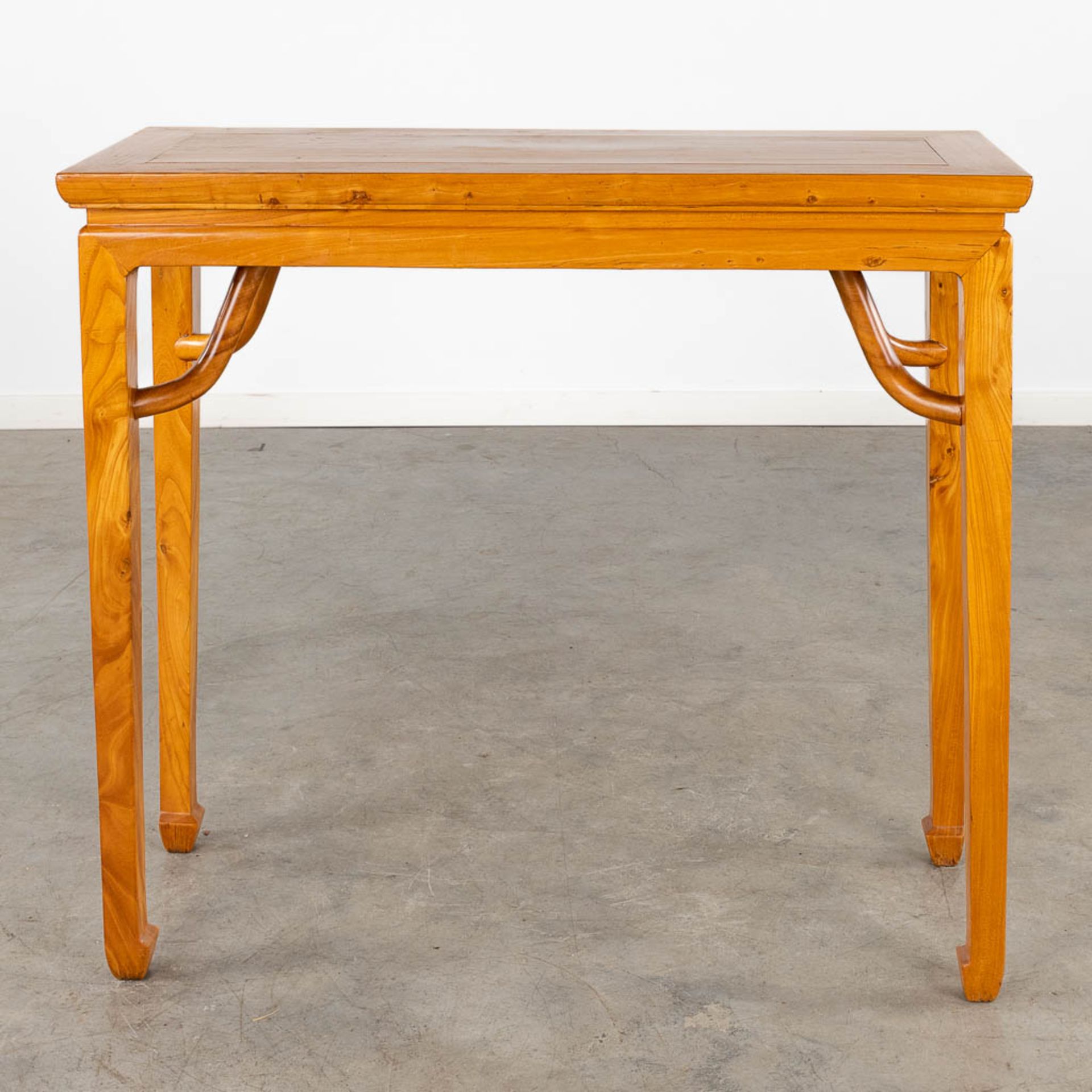 An Oriental/Chinese-inspired console table, hardwood. (D:38 x W:94 x H:84 cm) - Image 3 of 8