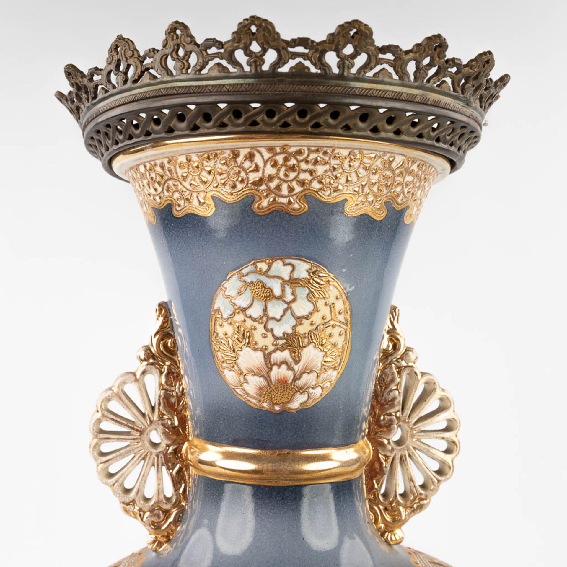 A pair of Japanese Satsuma vases, mounted with brass. Circa 1900. (H:58 x D:26 cm) - Bild 8 aus 18