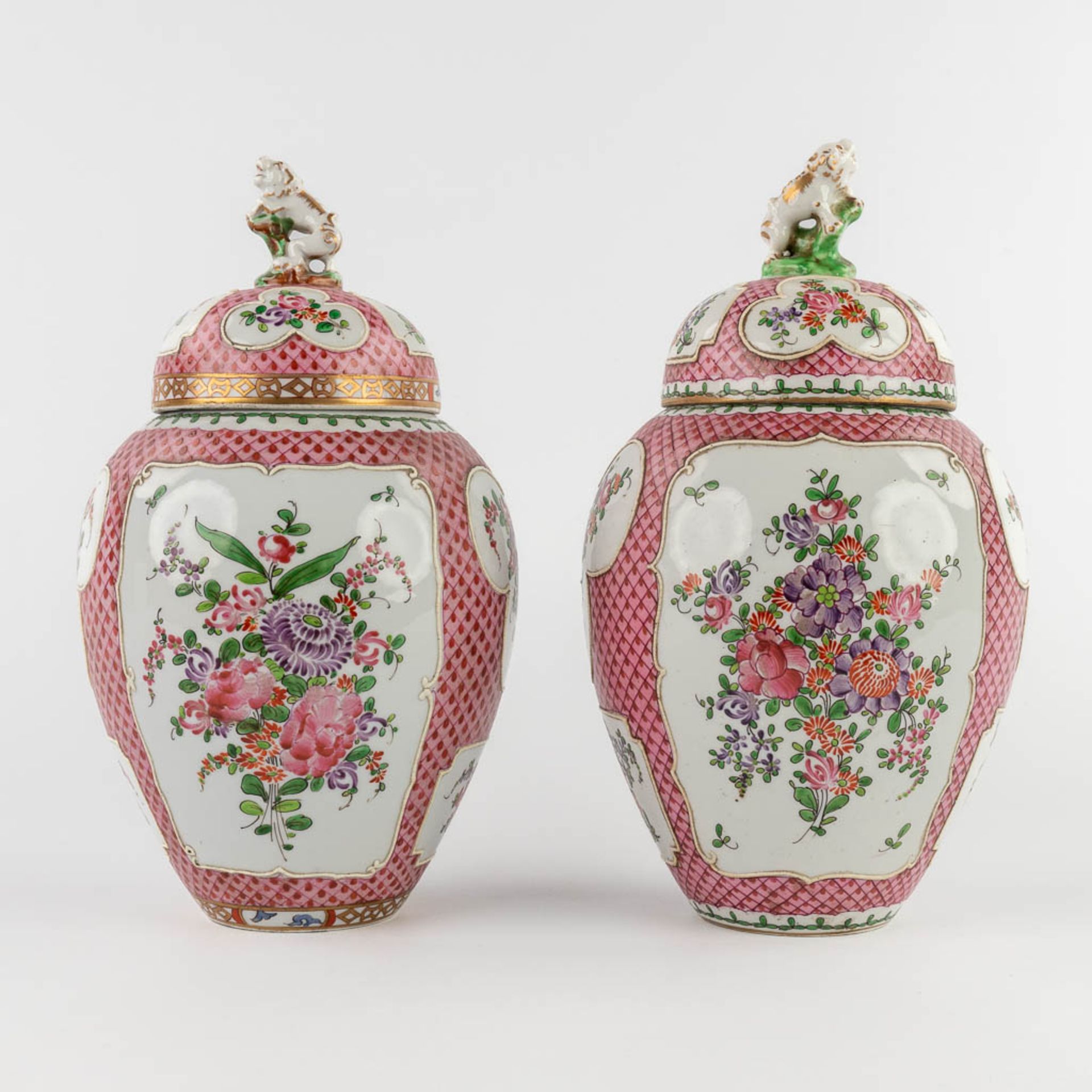 Samson, a pair of Oriental inspired vases with a hand-painted flower decor. (H:27 x D:15 cm) - Image 11 of 16